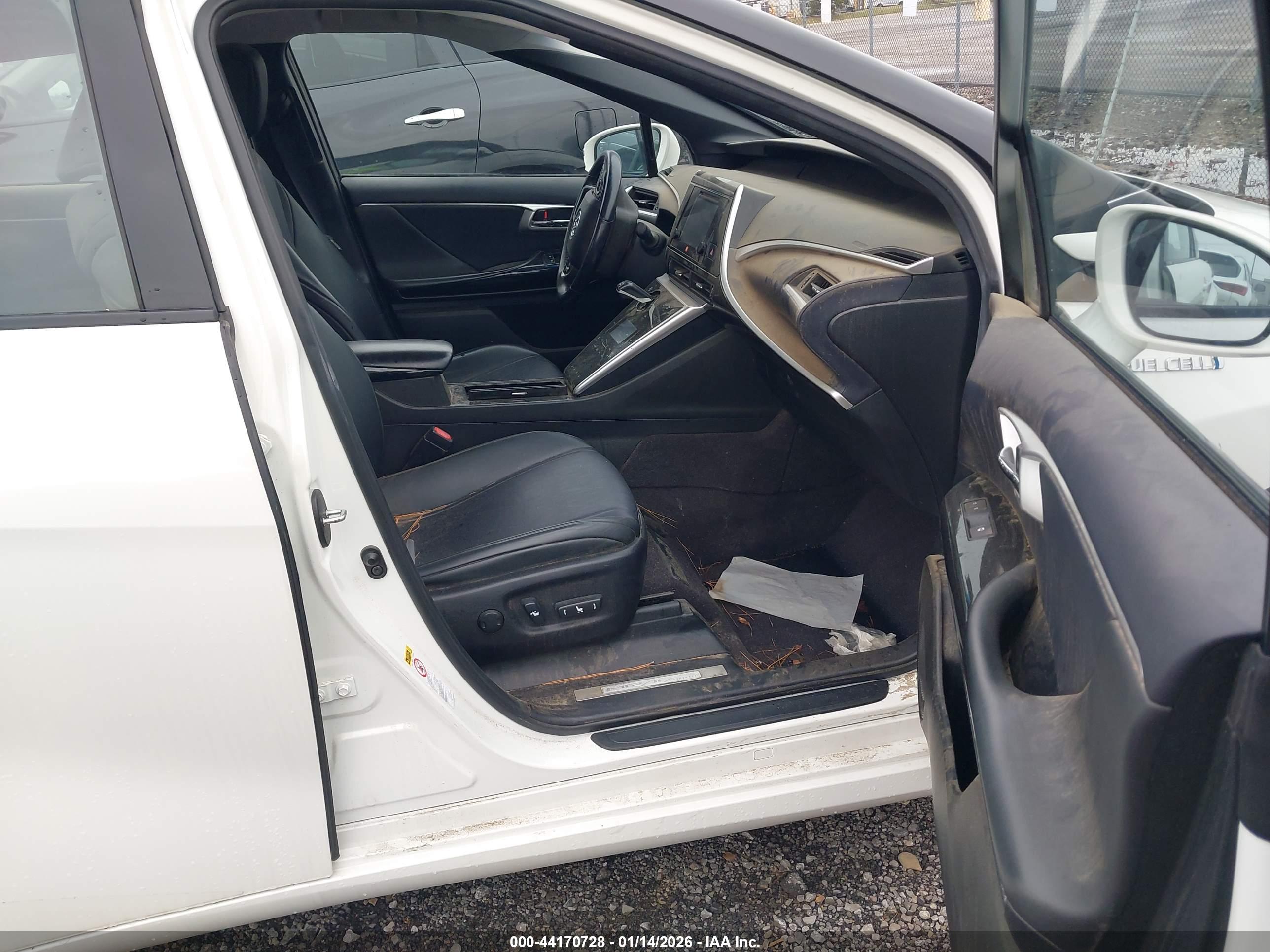 TOYOTA MIRAI image 5