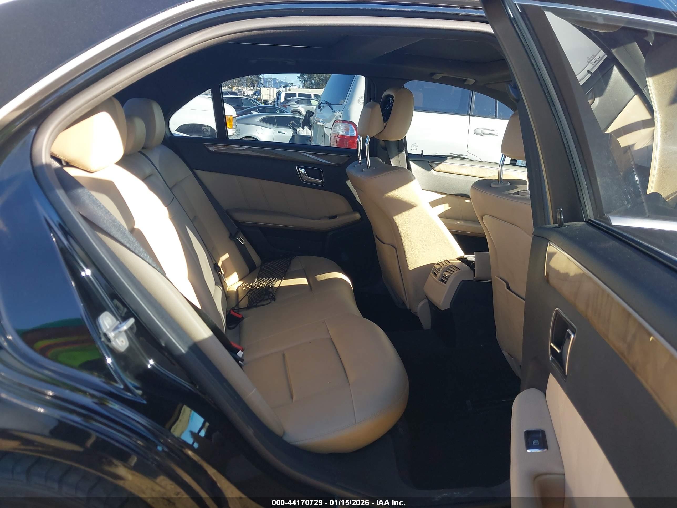 MERCEDES-BENZ E image 8