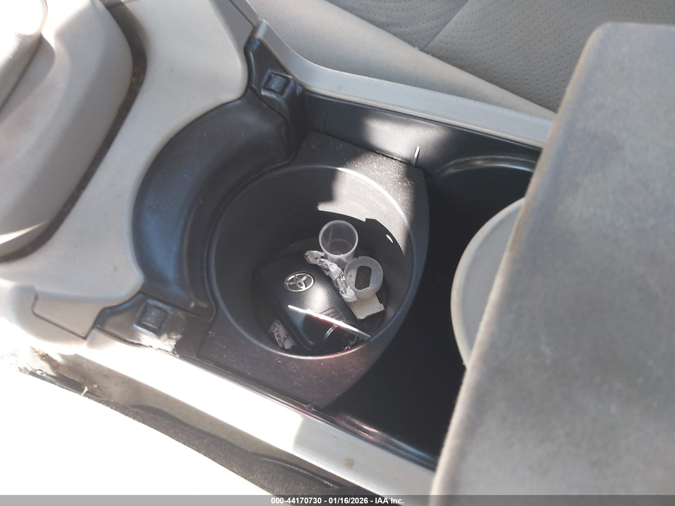 TOYOTA PRIUS image 11