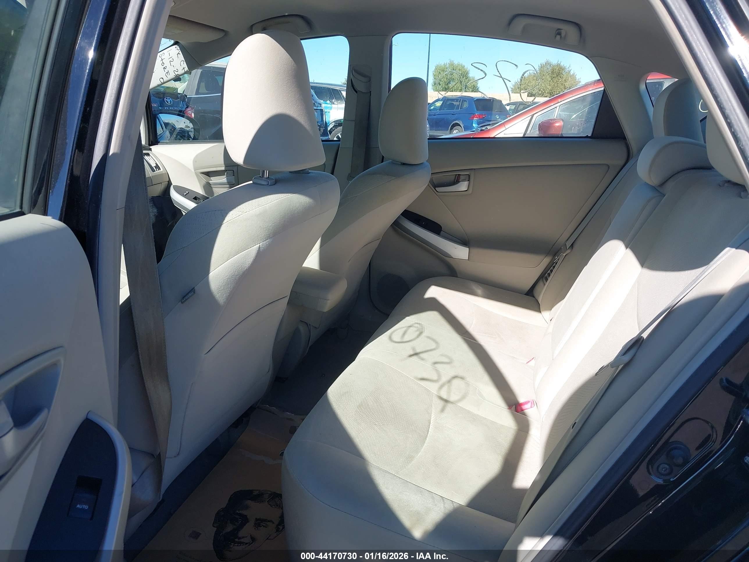 TOYOTA PRIUS image 8