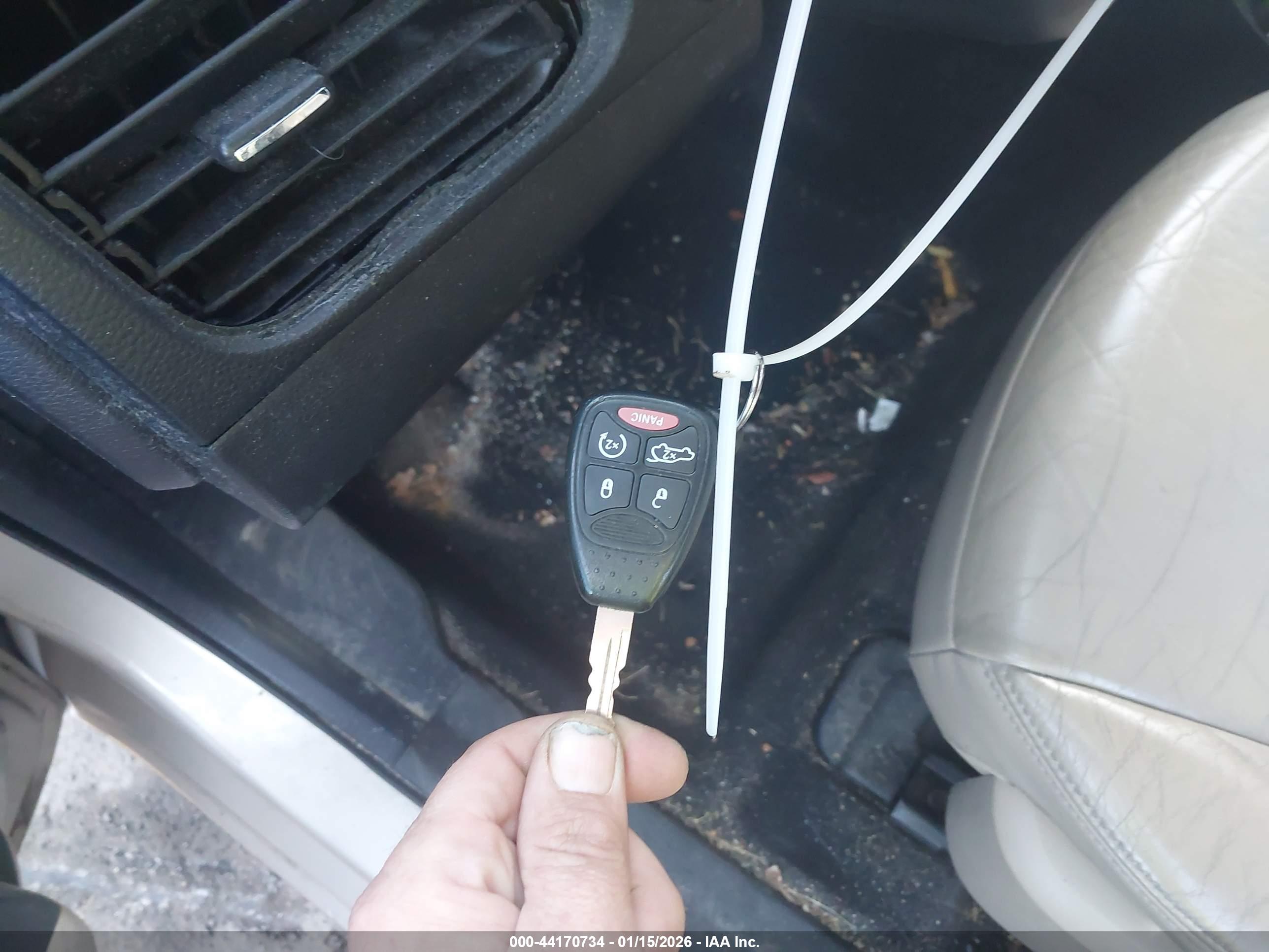 CHRYSLER 200 image 11