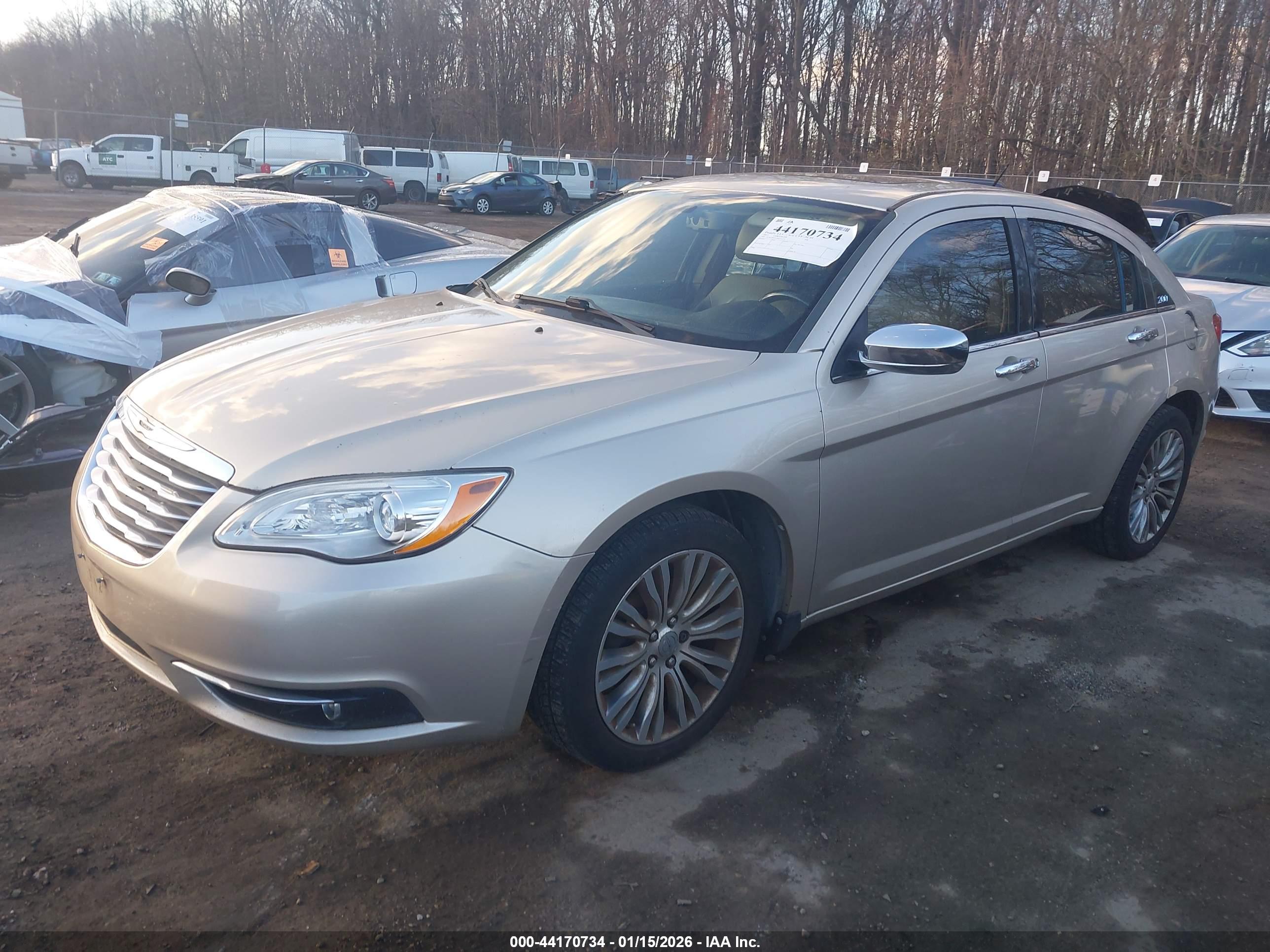 CHRYSLER 200 image 2