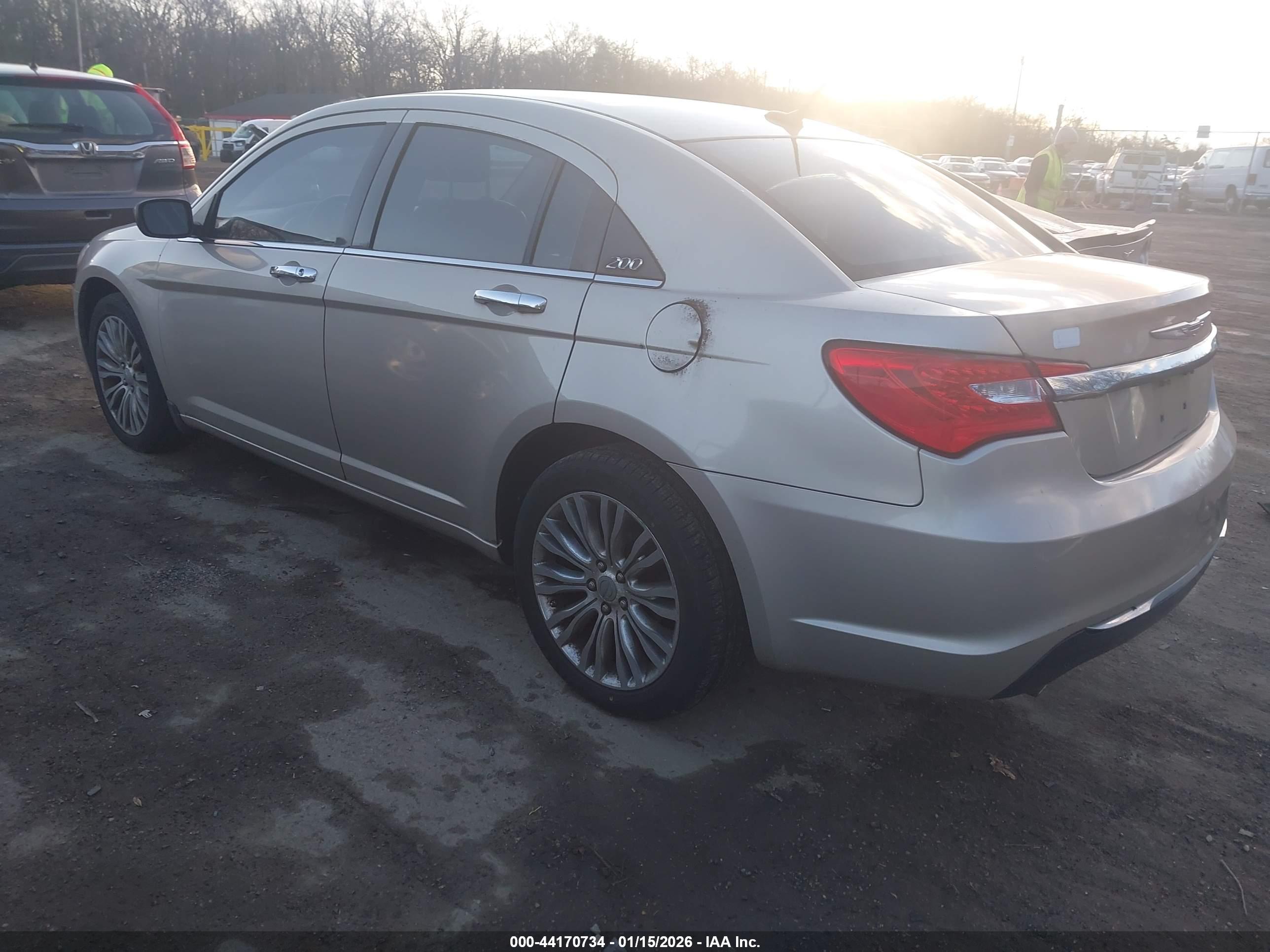 CHRYSLER 200 image 3