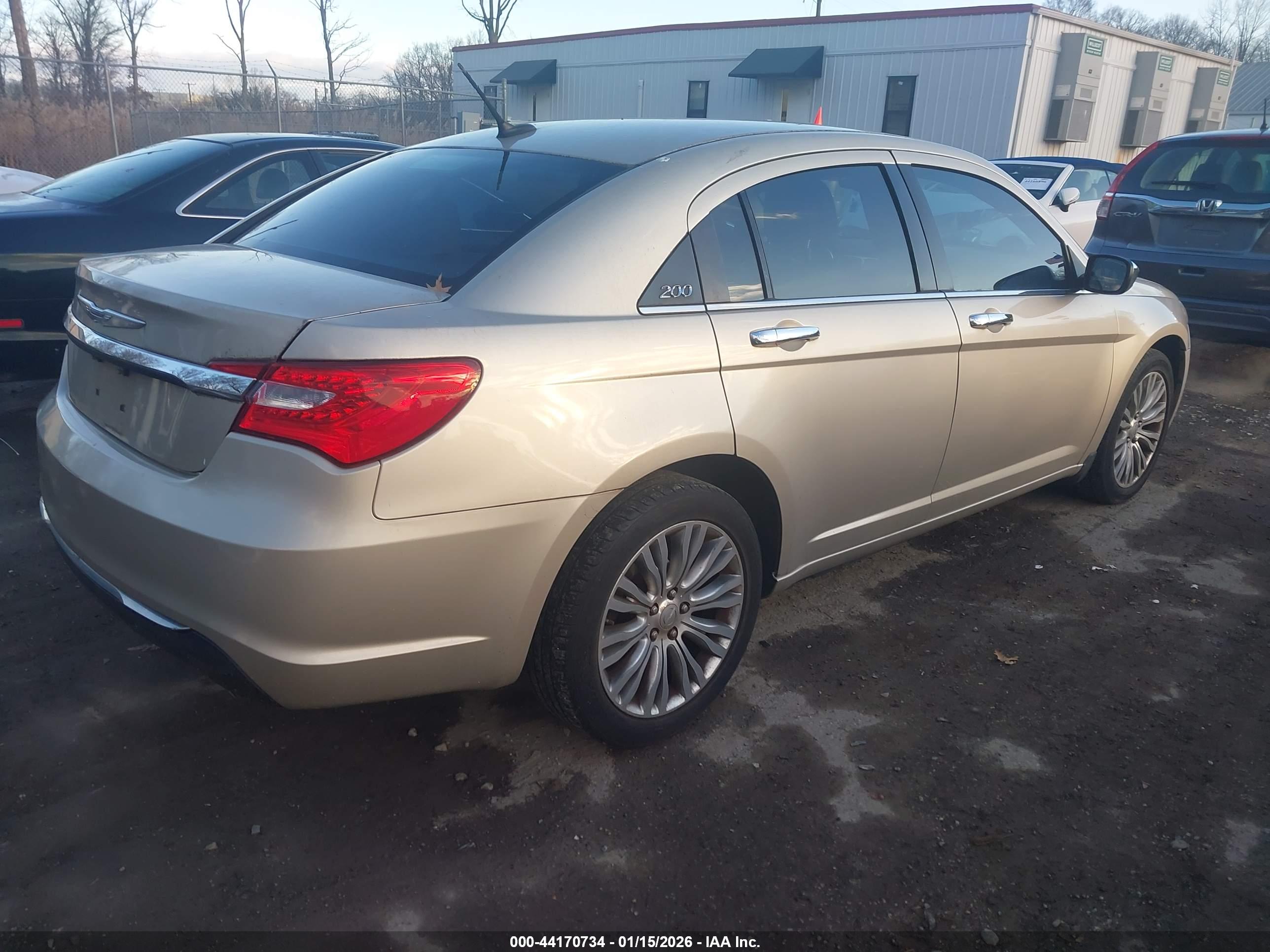 CHRYSLER 200 image 4