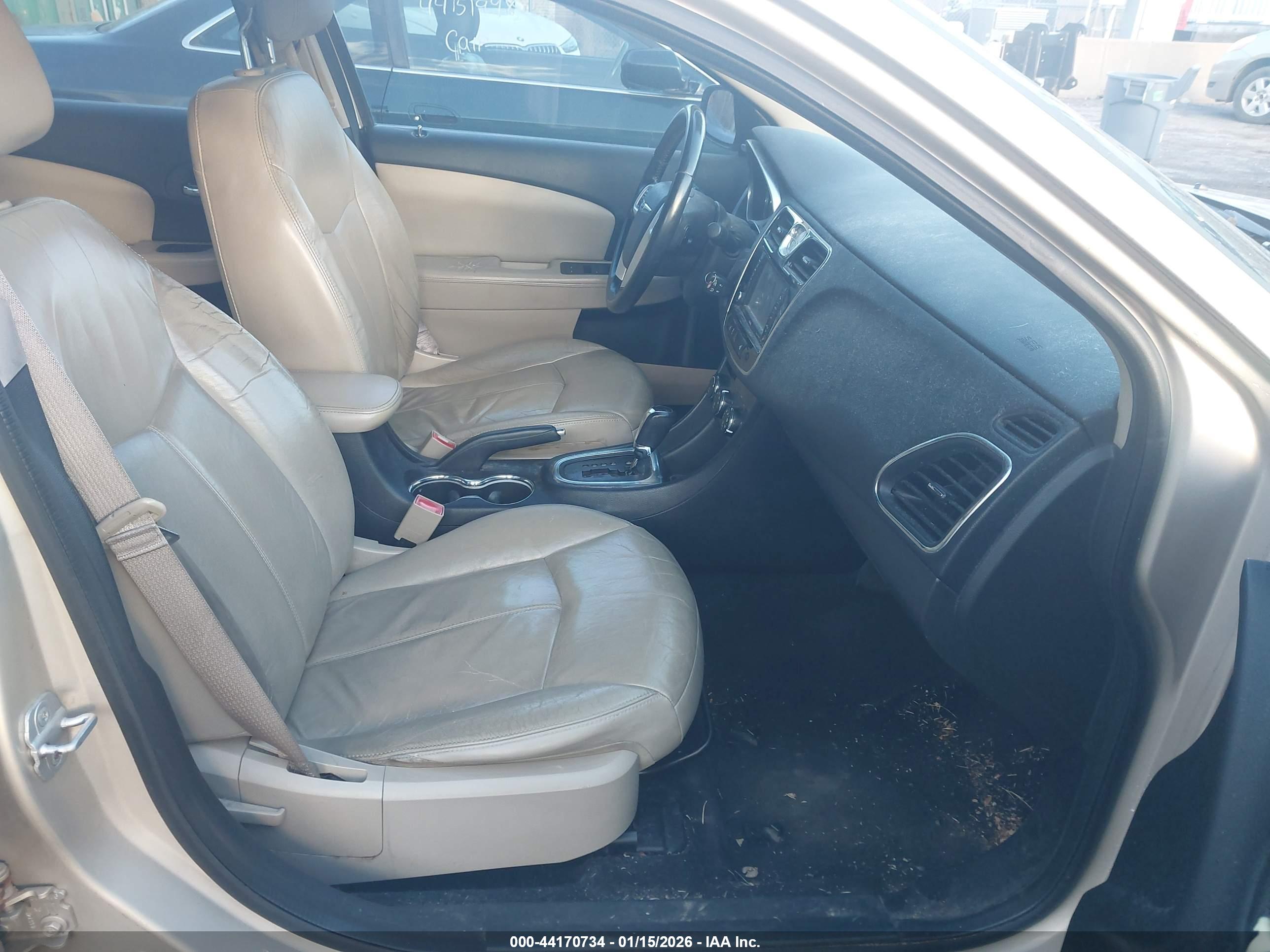 CHRYSLER 200 image 5