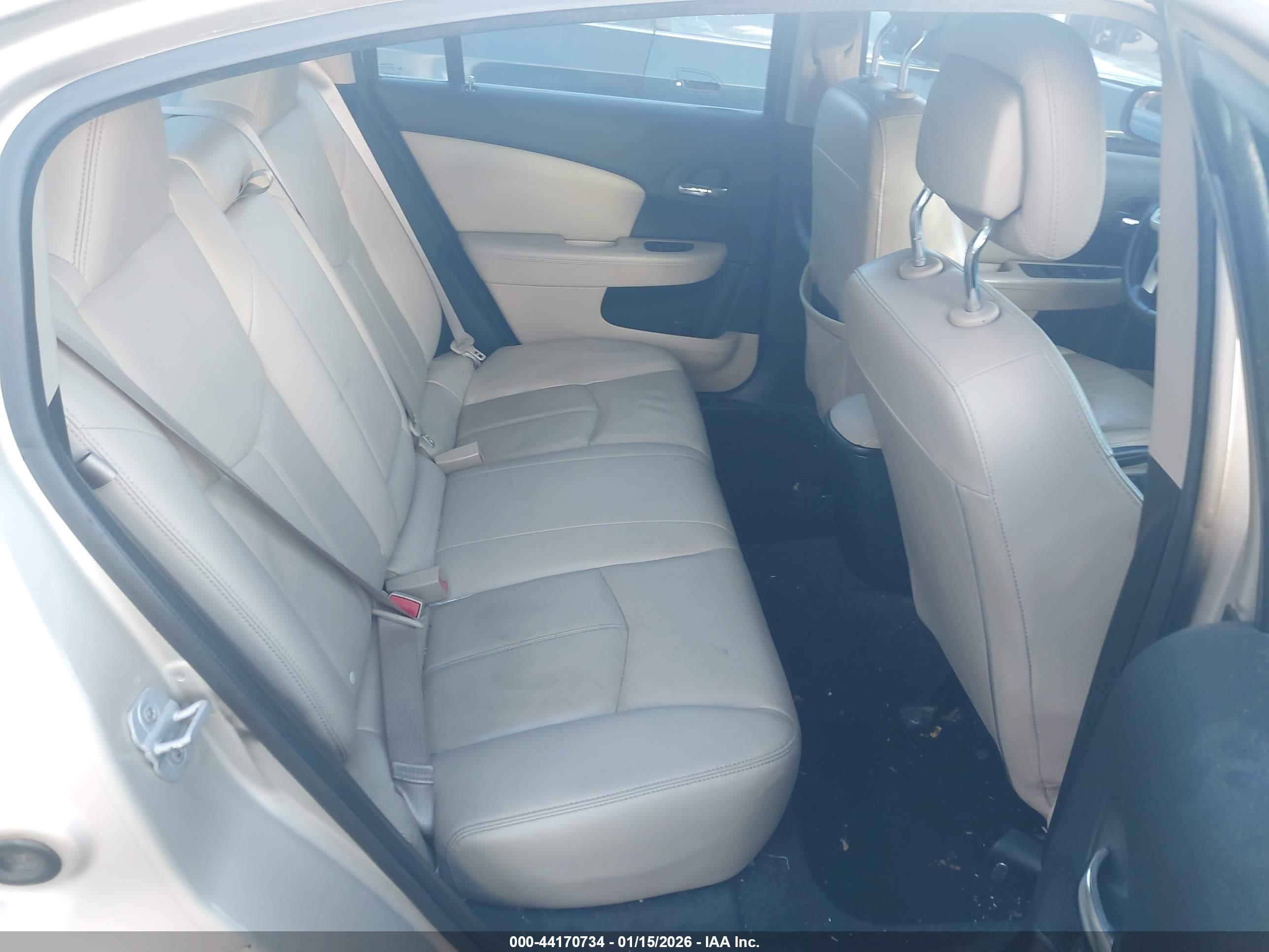 CHRYSLER 200 image 8