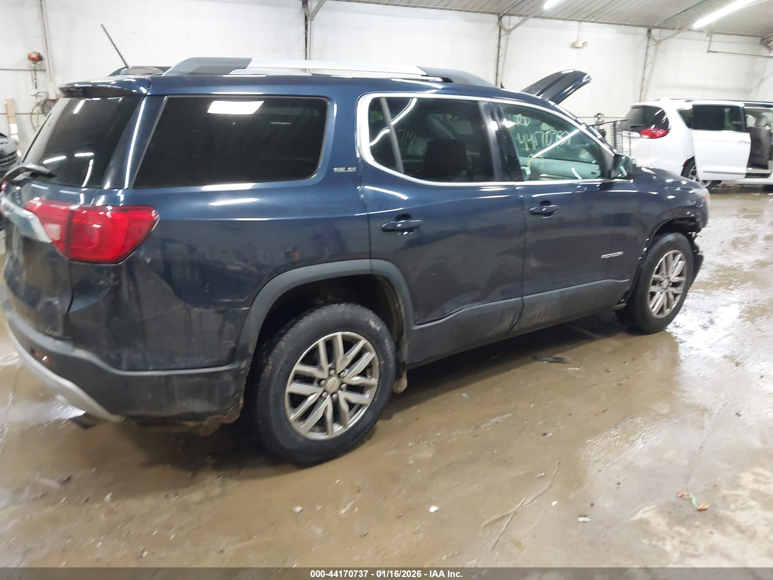 GMC ACADIA image 4