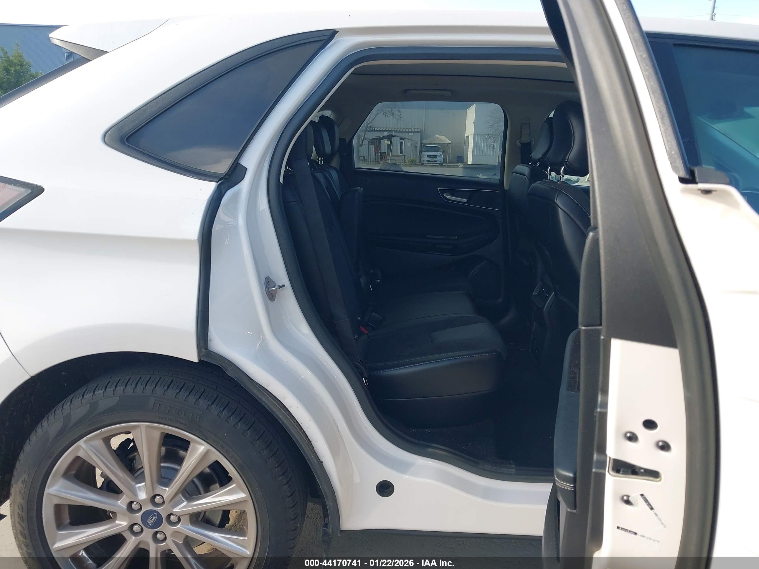 FORD EDGE image 8
