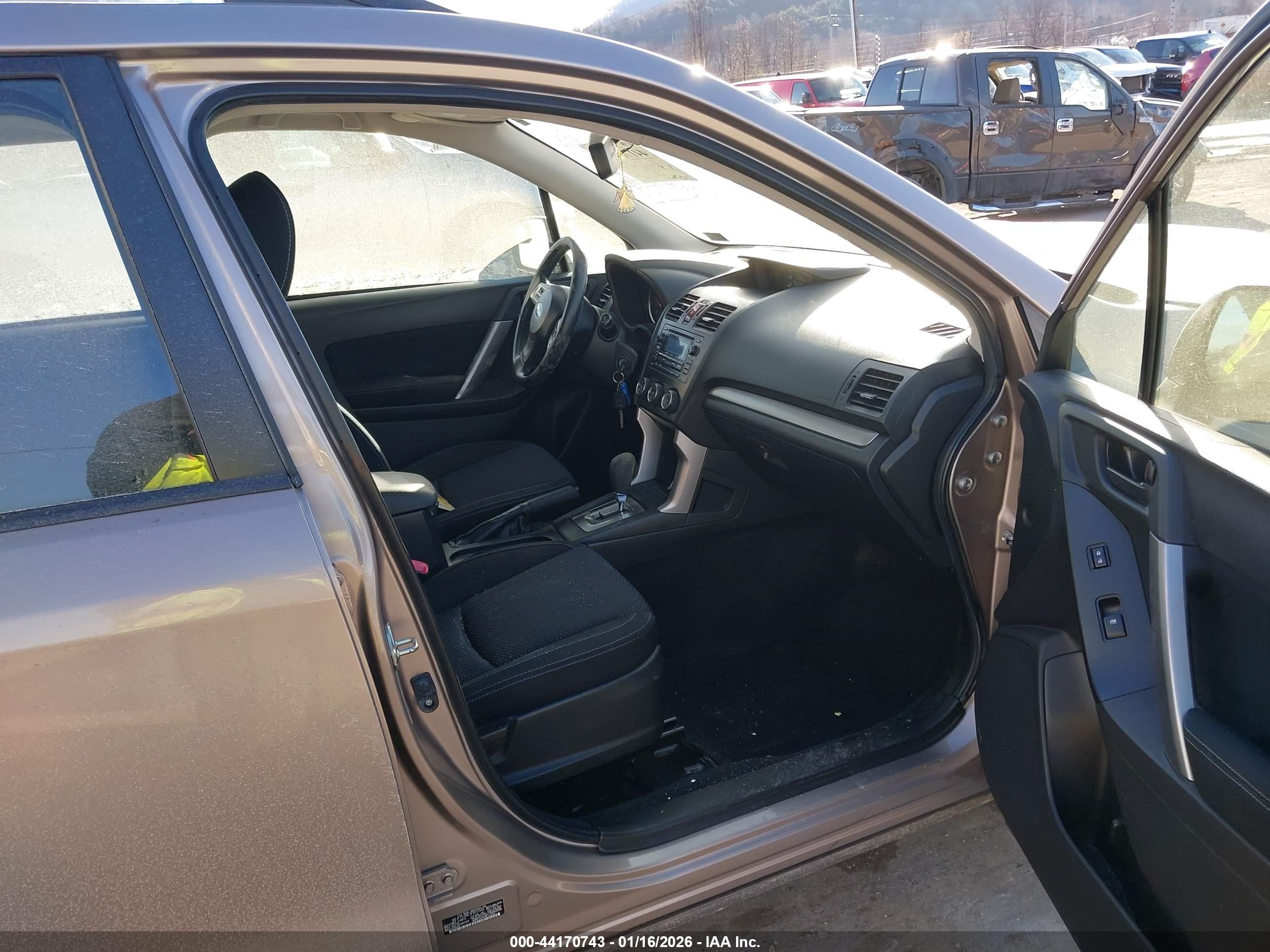SUBARU FORESTER image 5