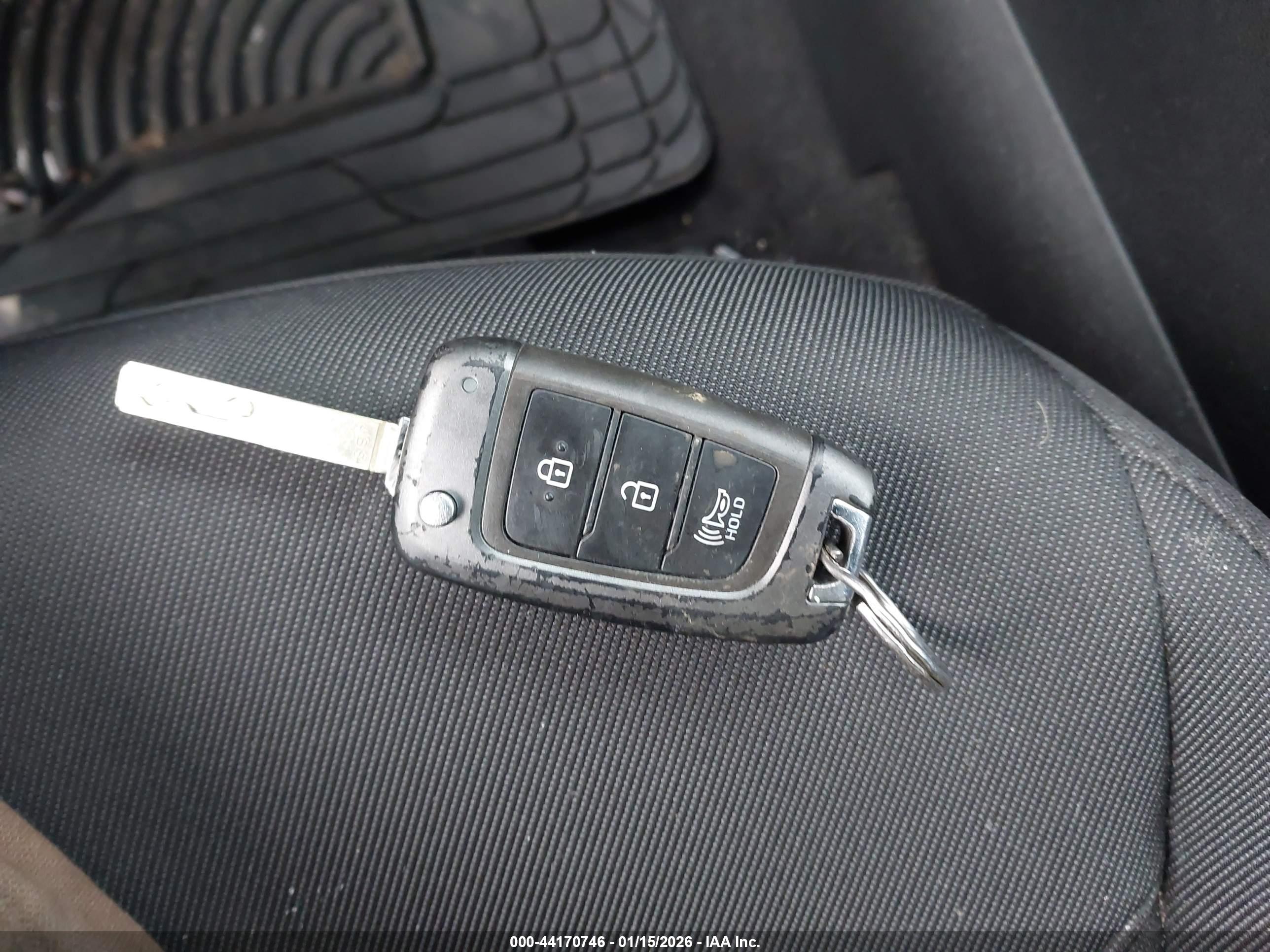 HYUNDAI TUCSON image 11