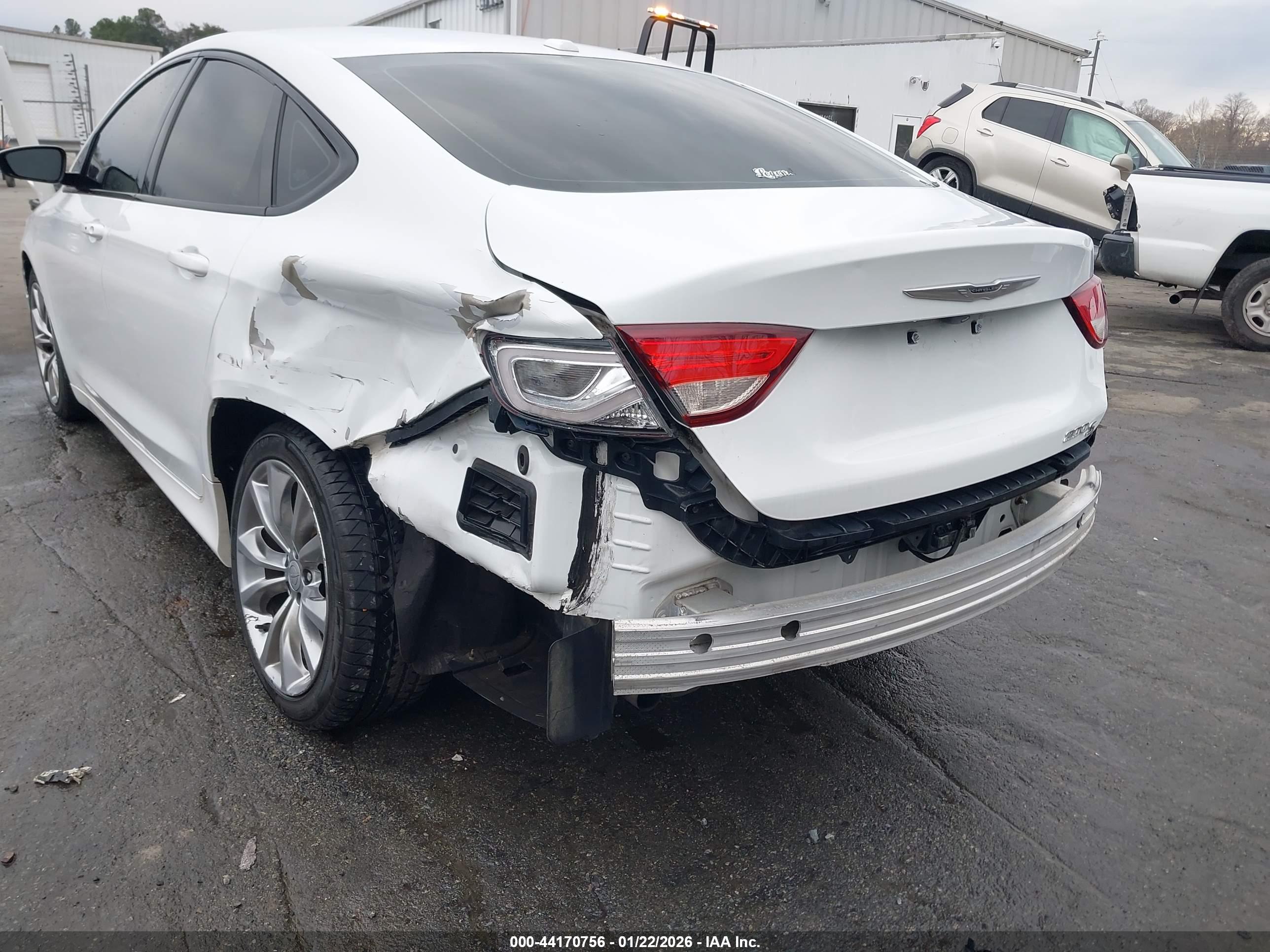CHRYSLER 200 image 6