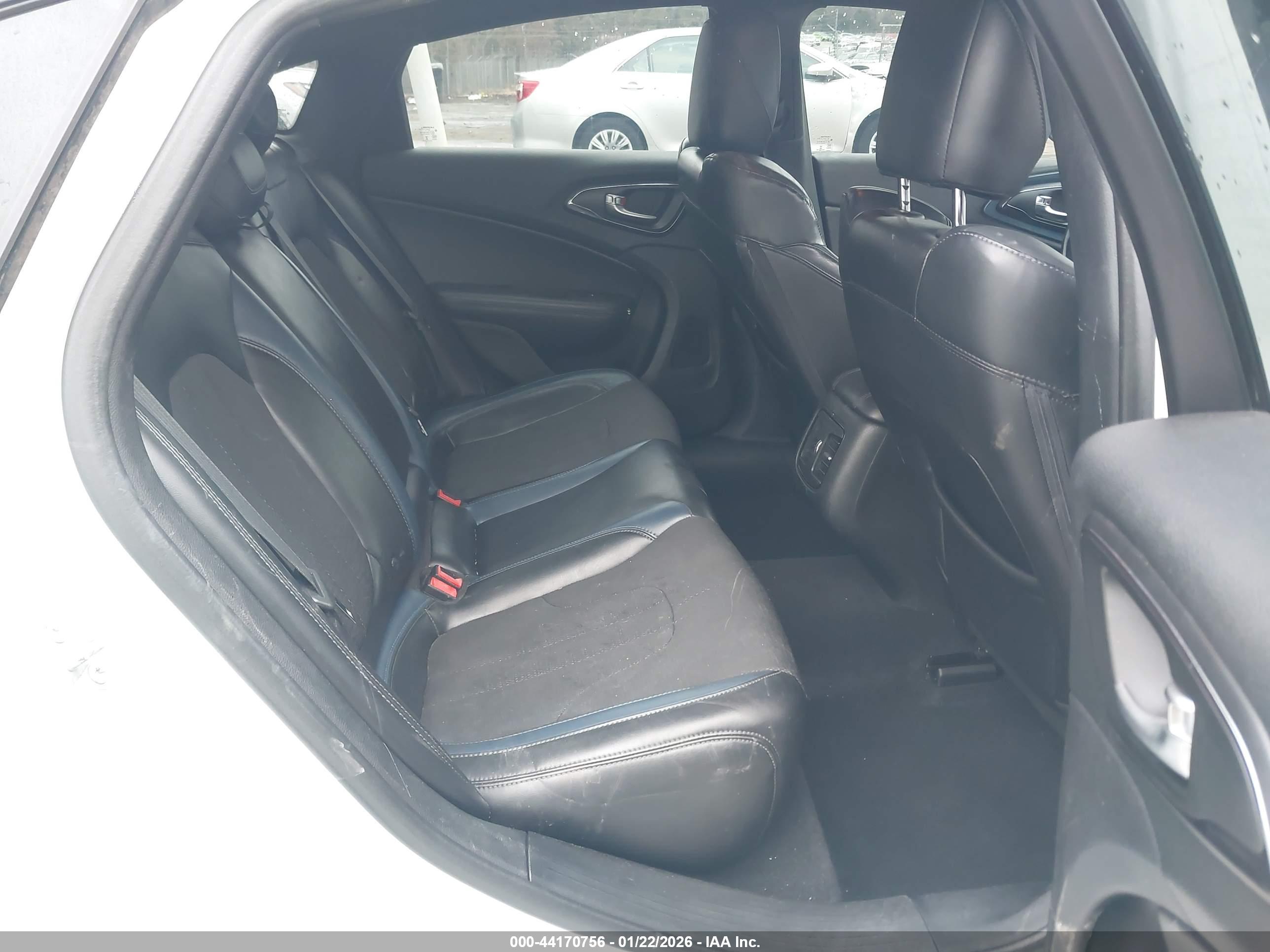 CHRYSLER 200 image 8