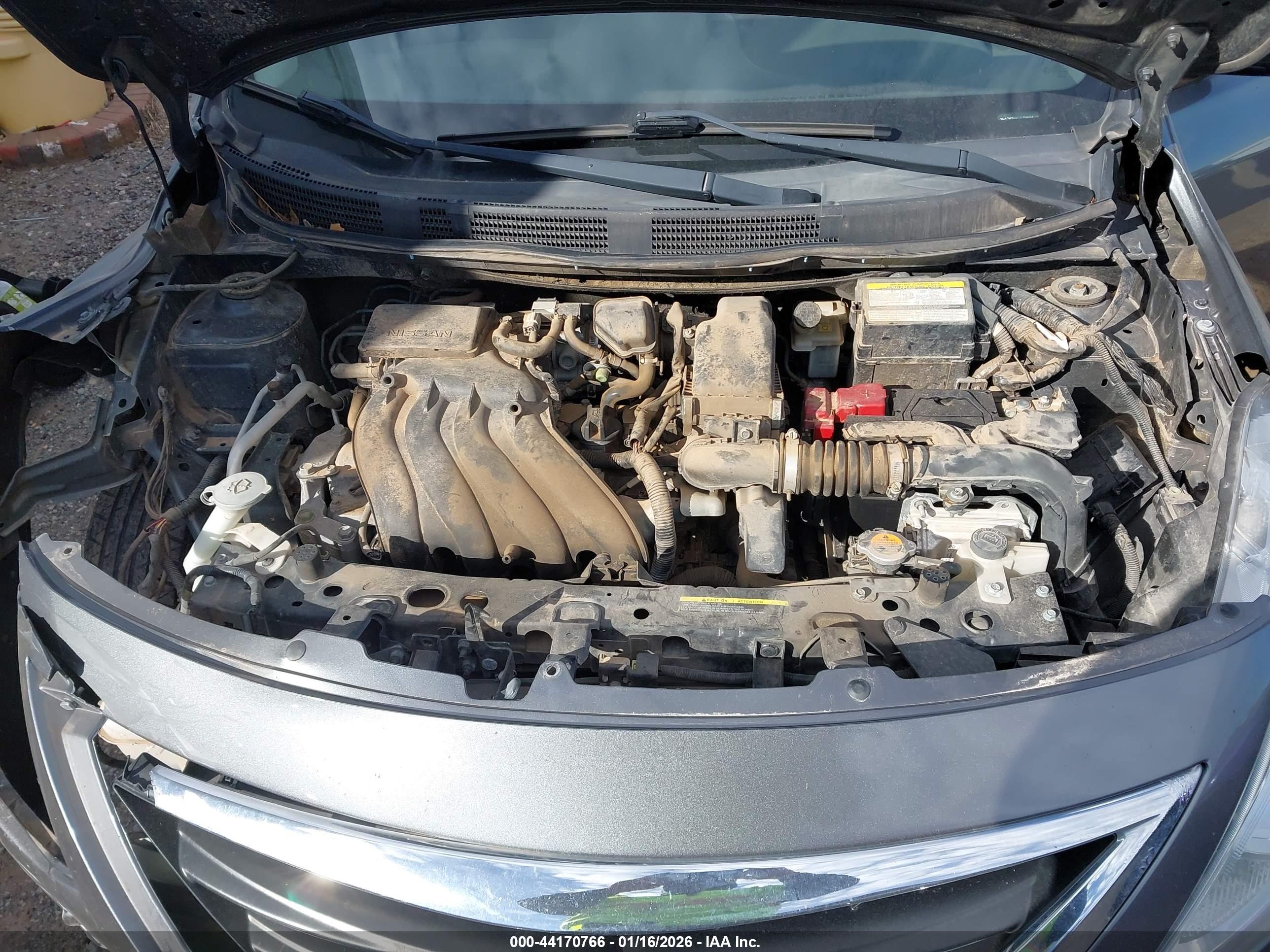 NISSAN VERSA image 10