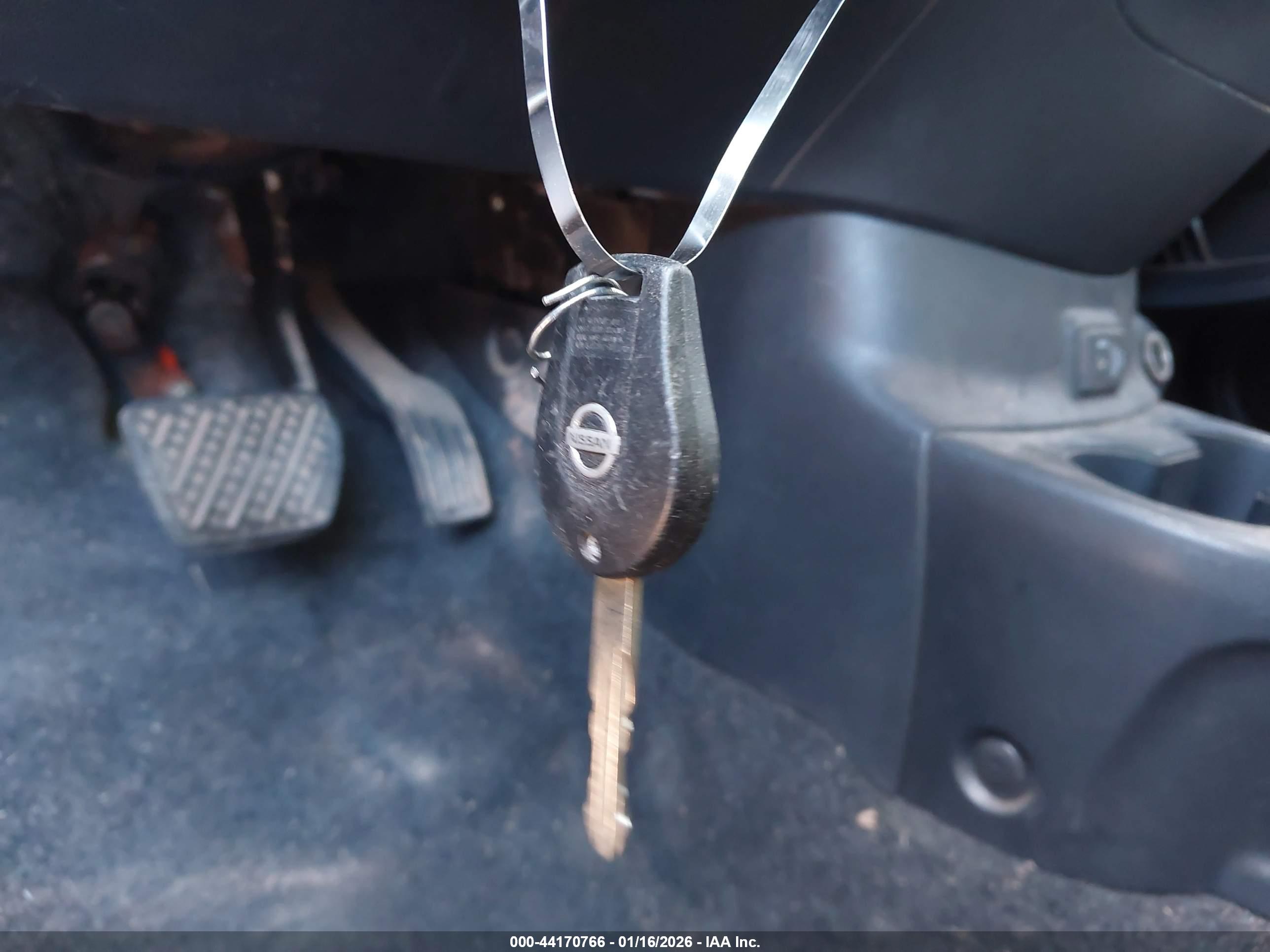 NISSAN VERSA image 11
