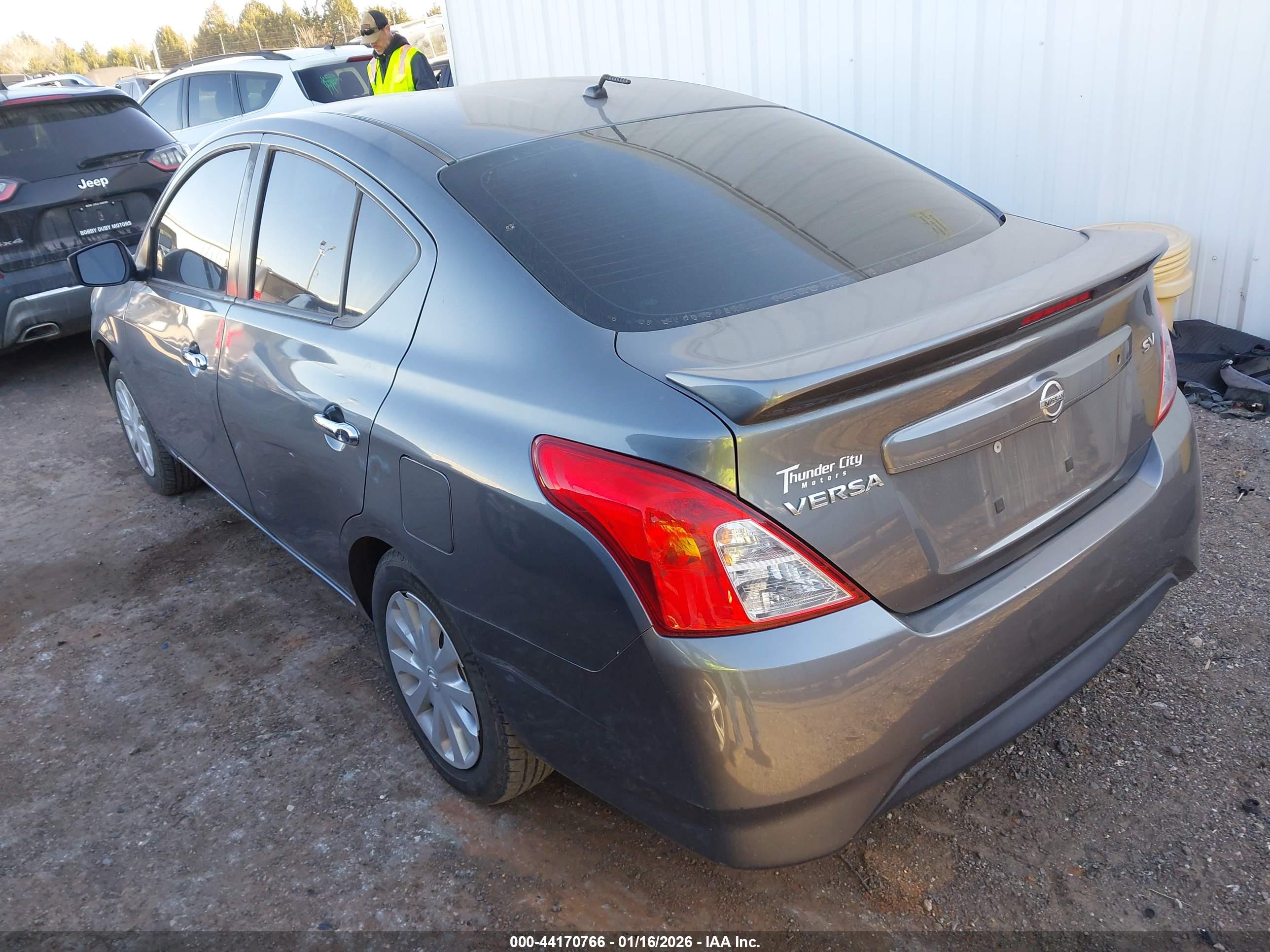 NISSAN VERSA image 3