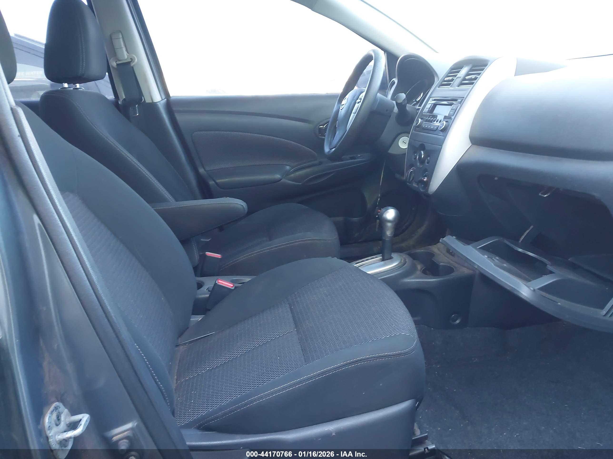 NISSAN VERSA image 5
