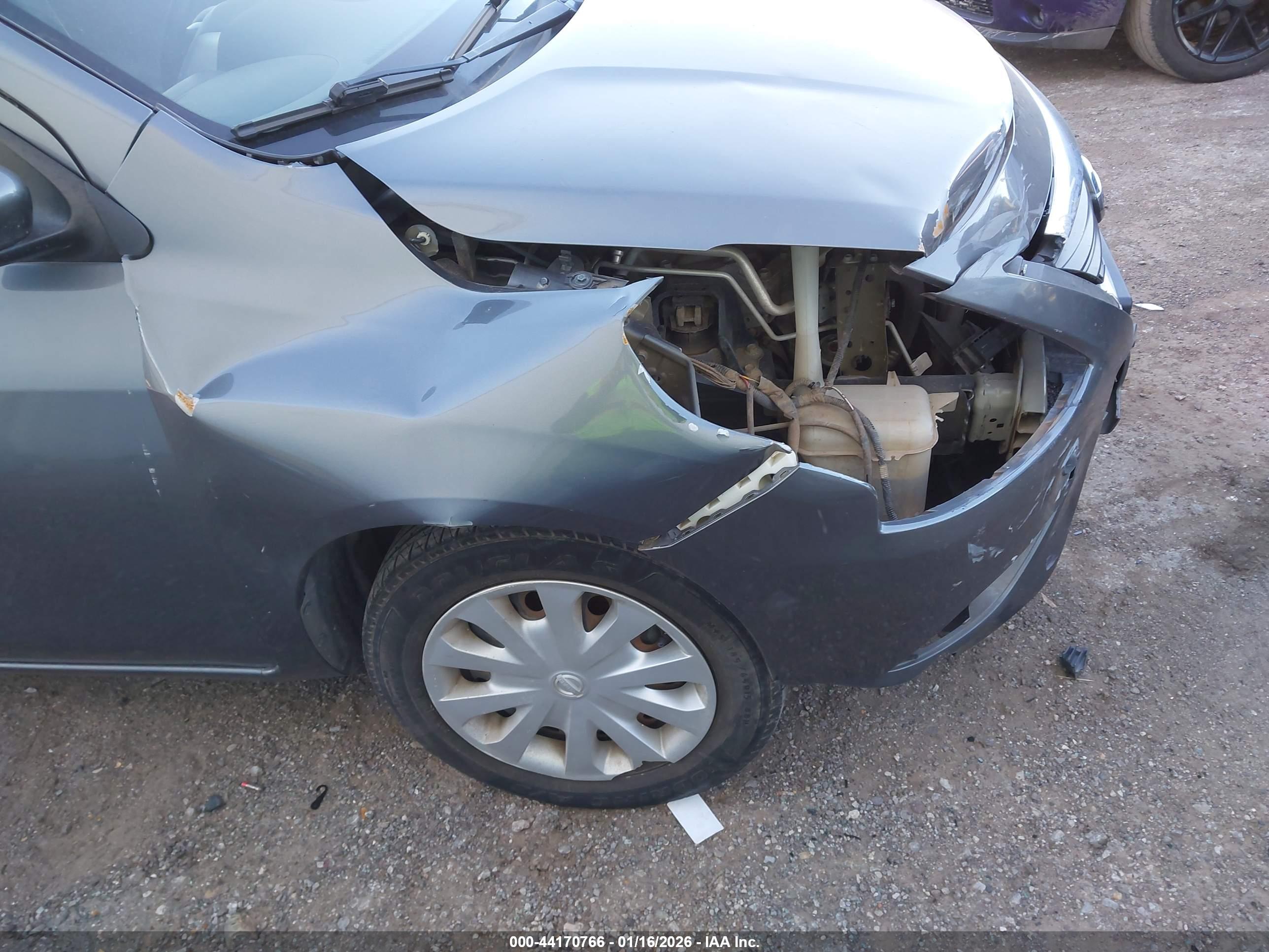 NISSAN VERSA image 6