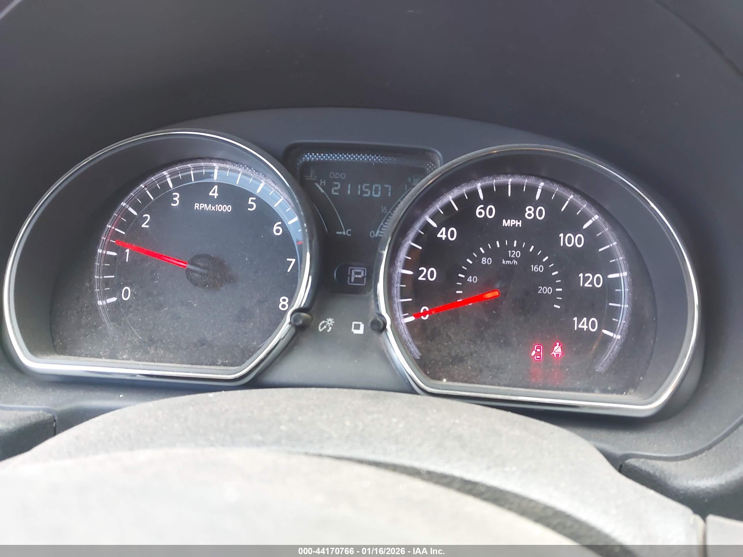 NISSAN VERSA image 7