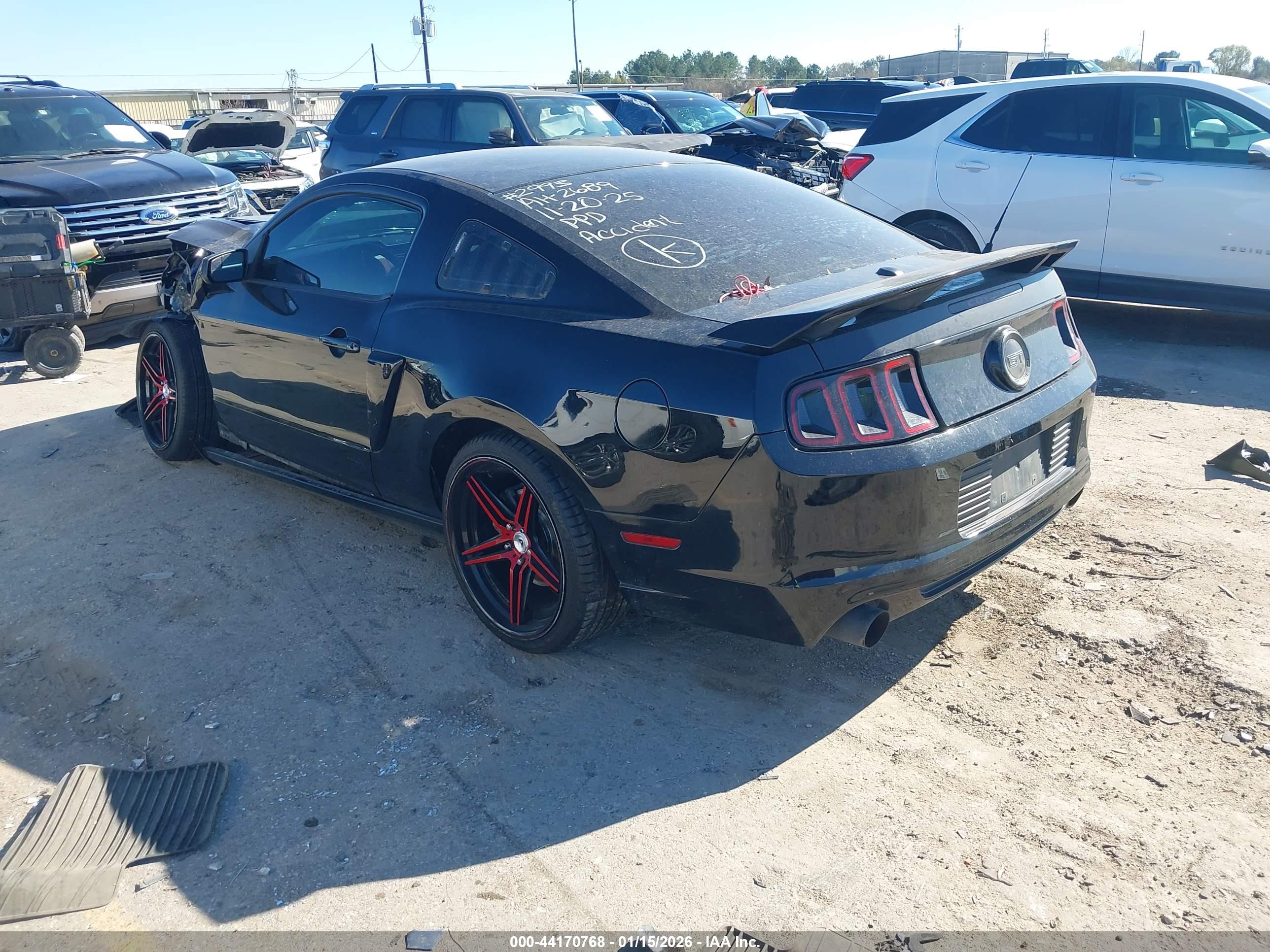 FORD MUSTANG image 3