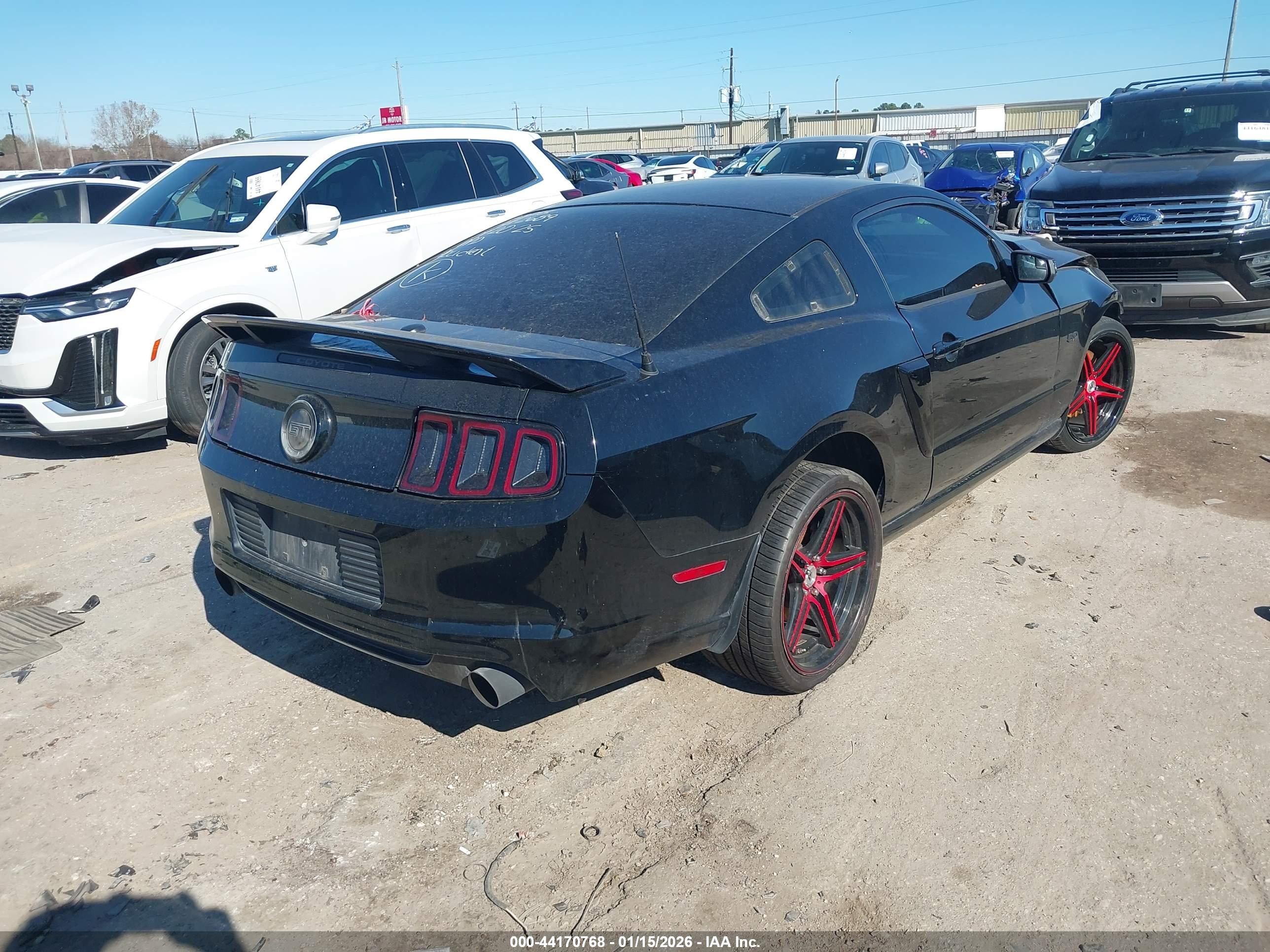 FORD MUSTANG image 4