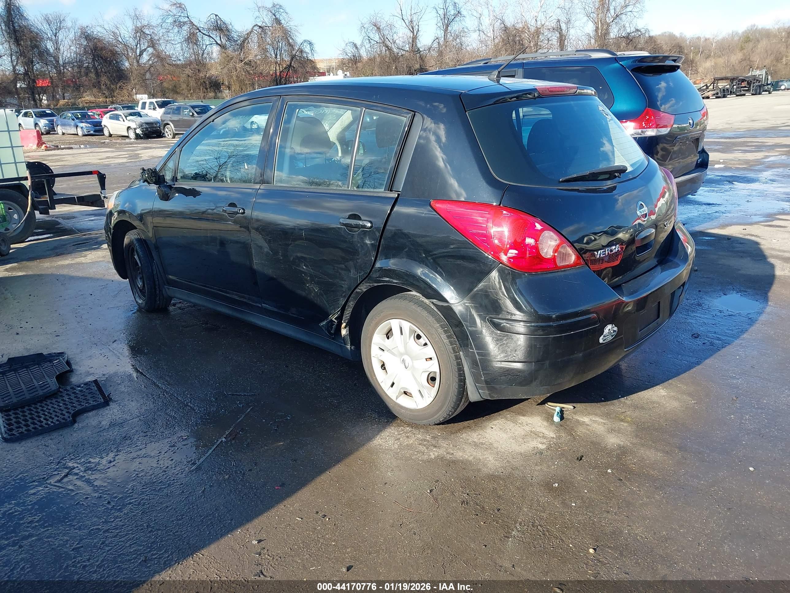 NISSAN VERSA image 3