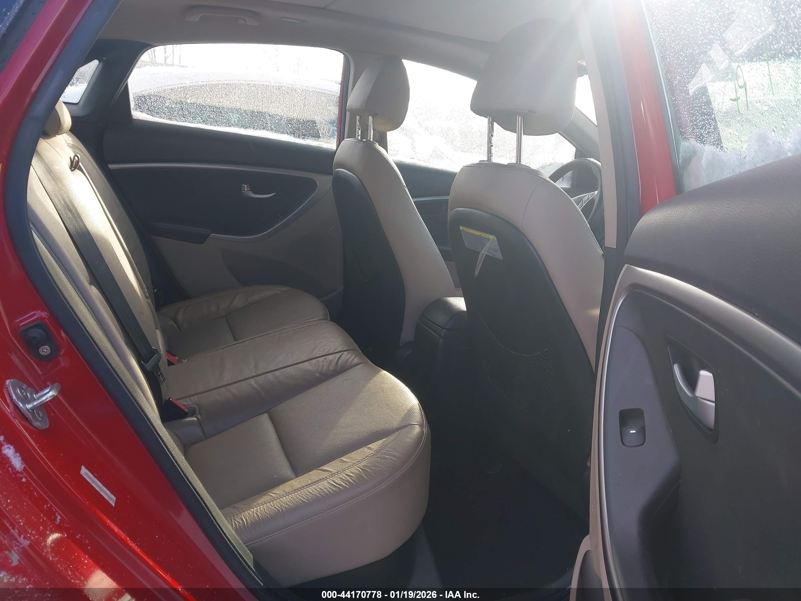 HYUNDAI ELANTRA image 8