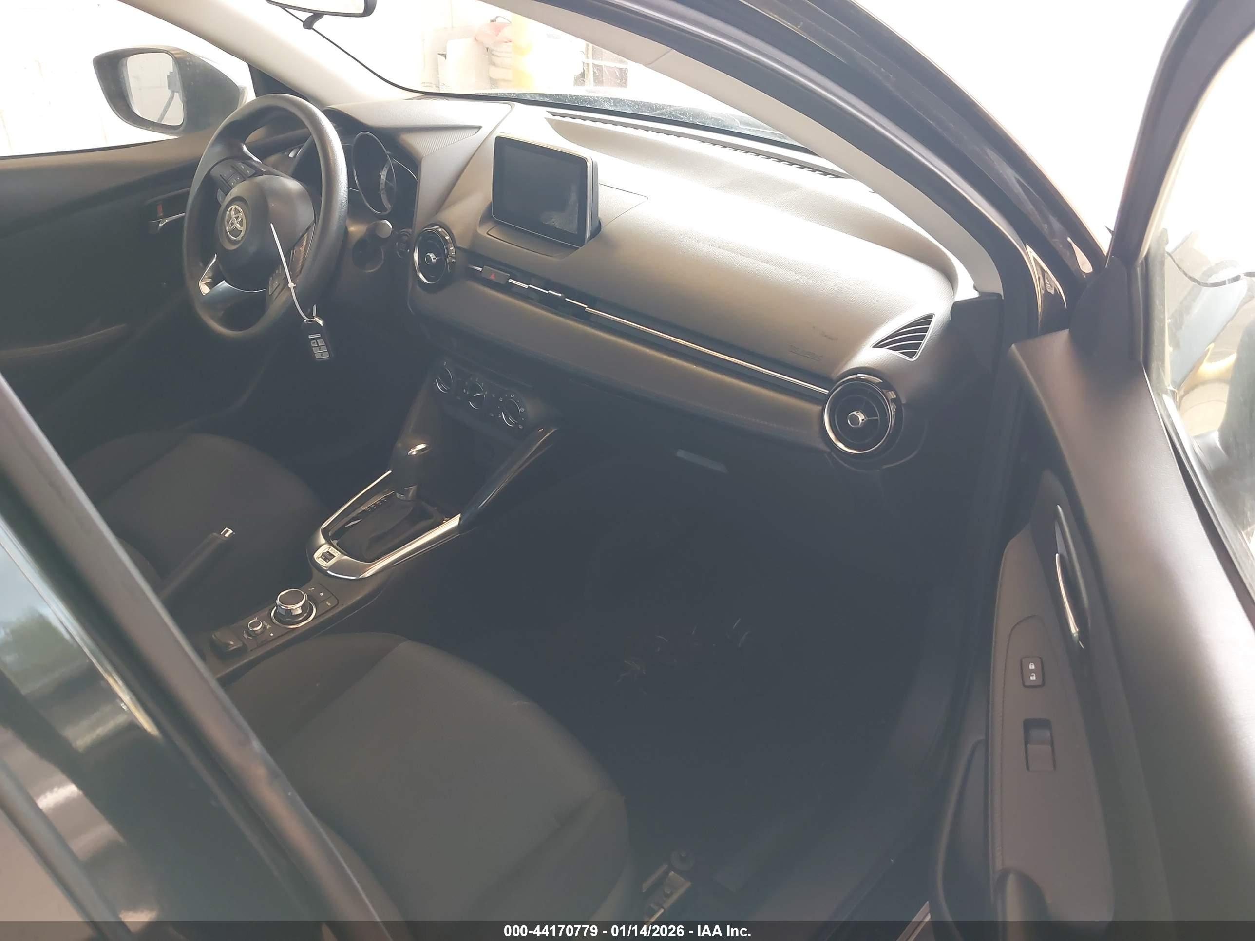 TOYOTA YARIS image 5