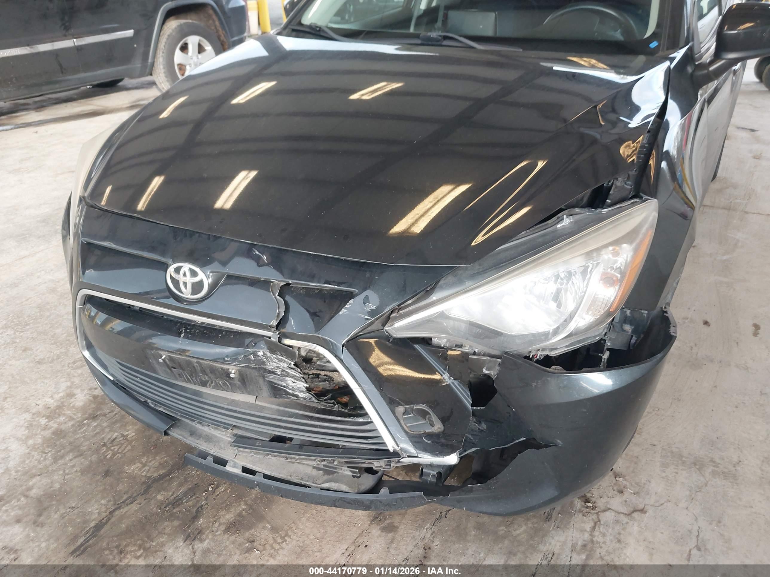TOYOTA YARIS image 6