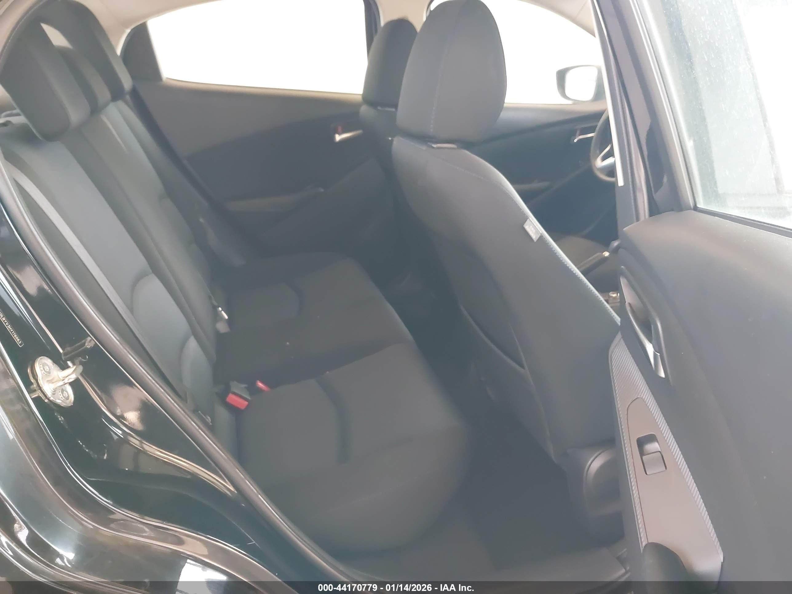 TOYOTA YARIS image 8