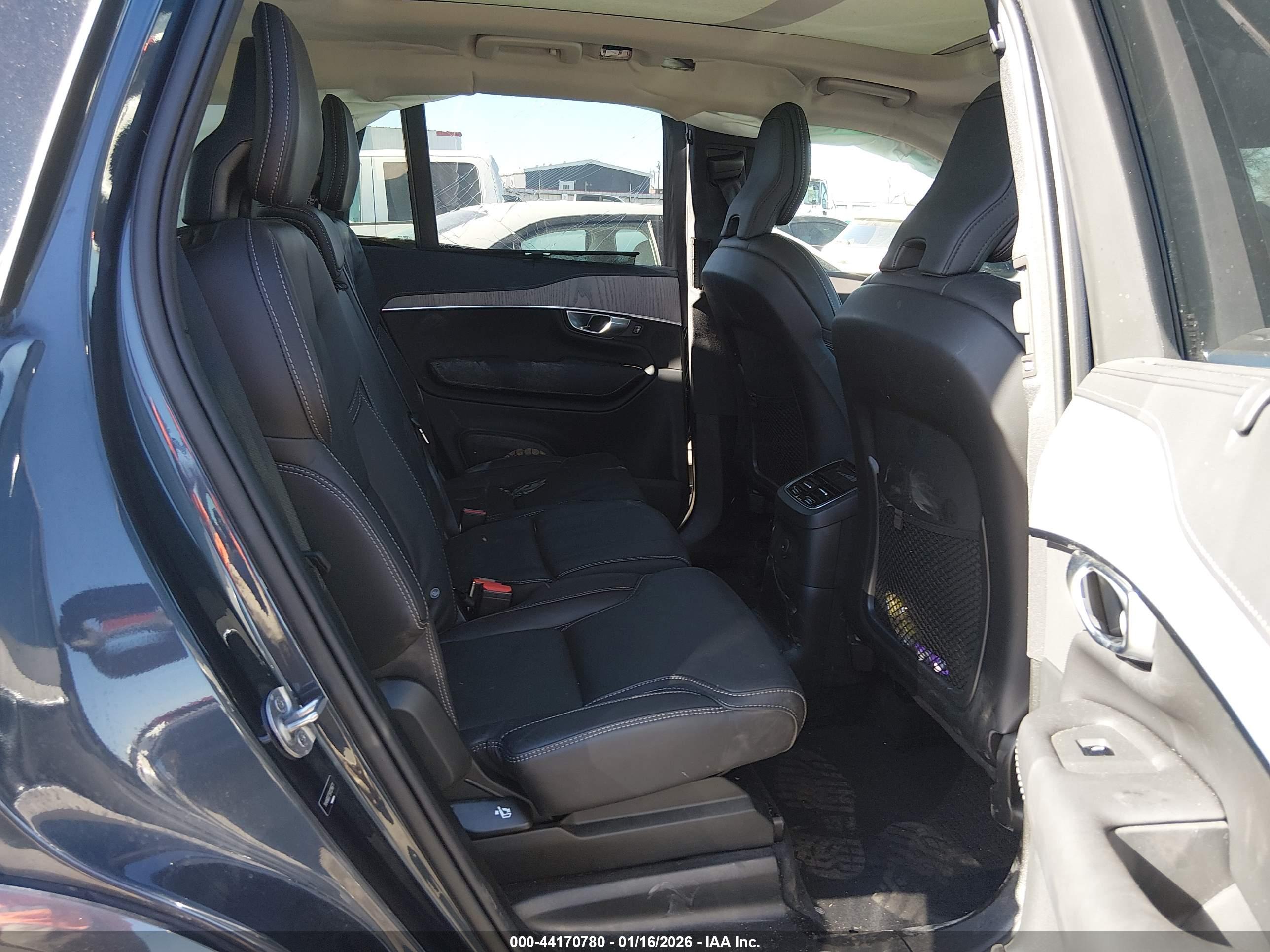 VOLVO XC90 image 8