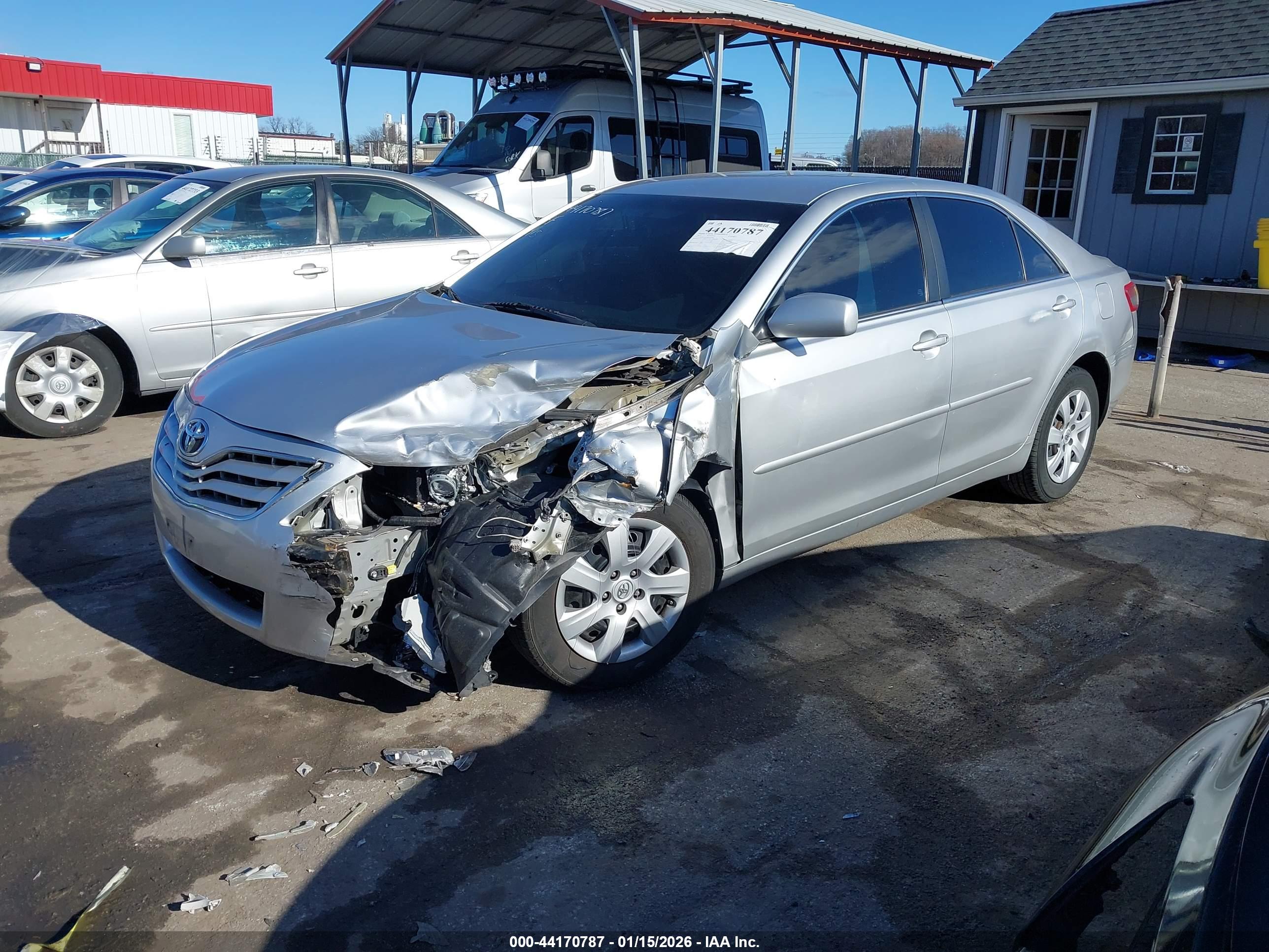 TOYOTA CAMRY image 2