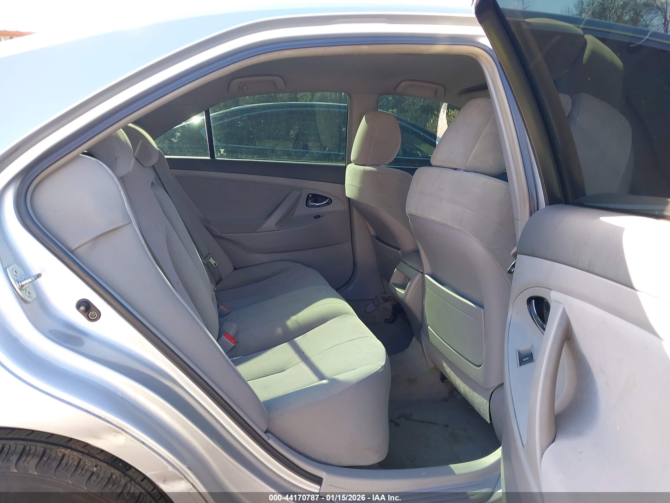 TOYOTA CAMRY image 8