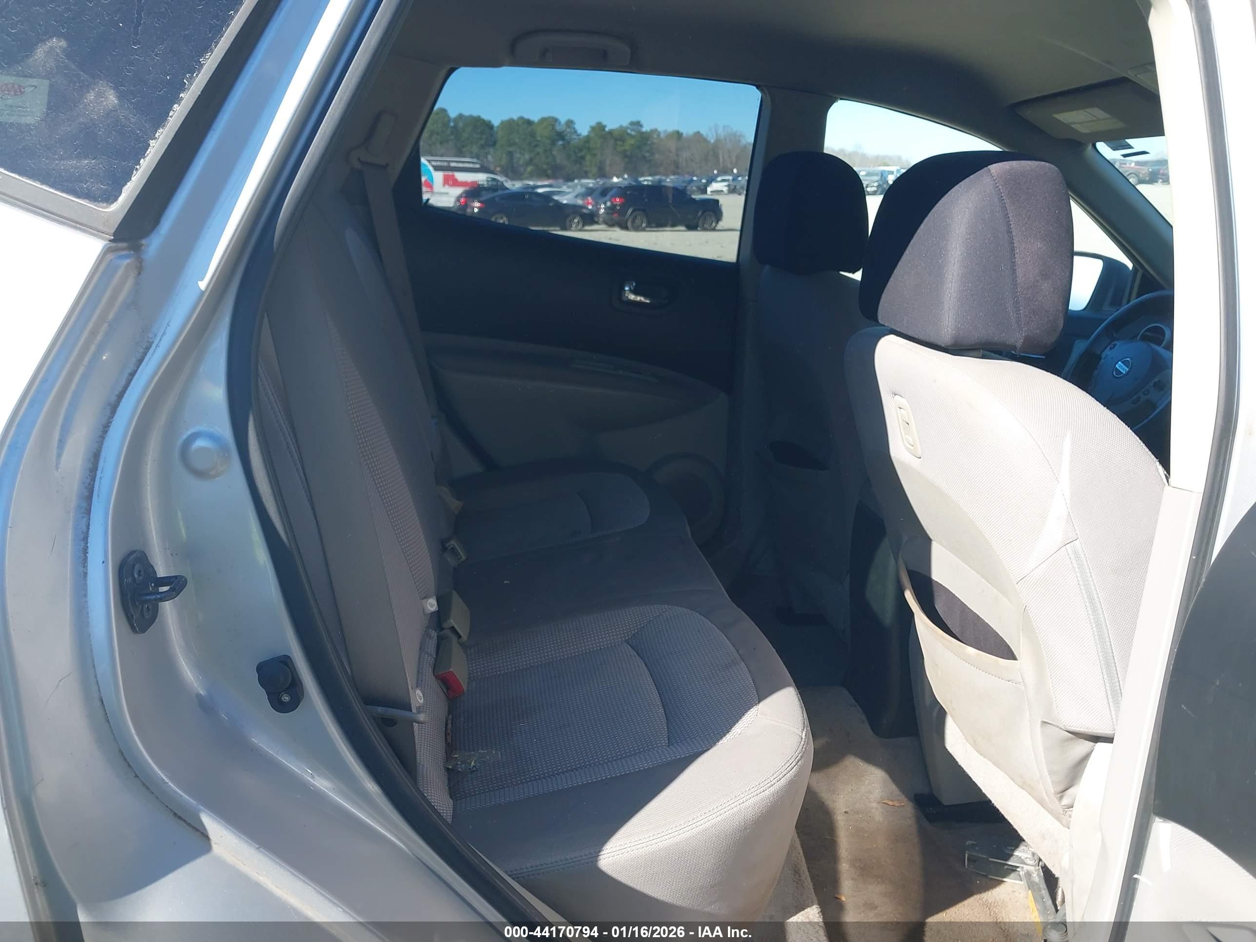 NISSAN ROGUE image 8