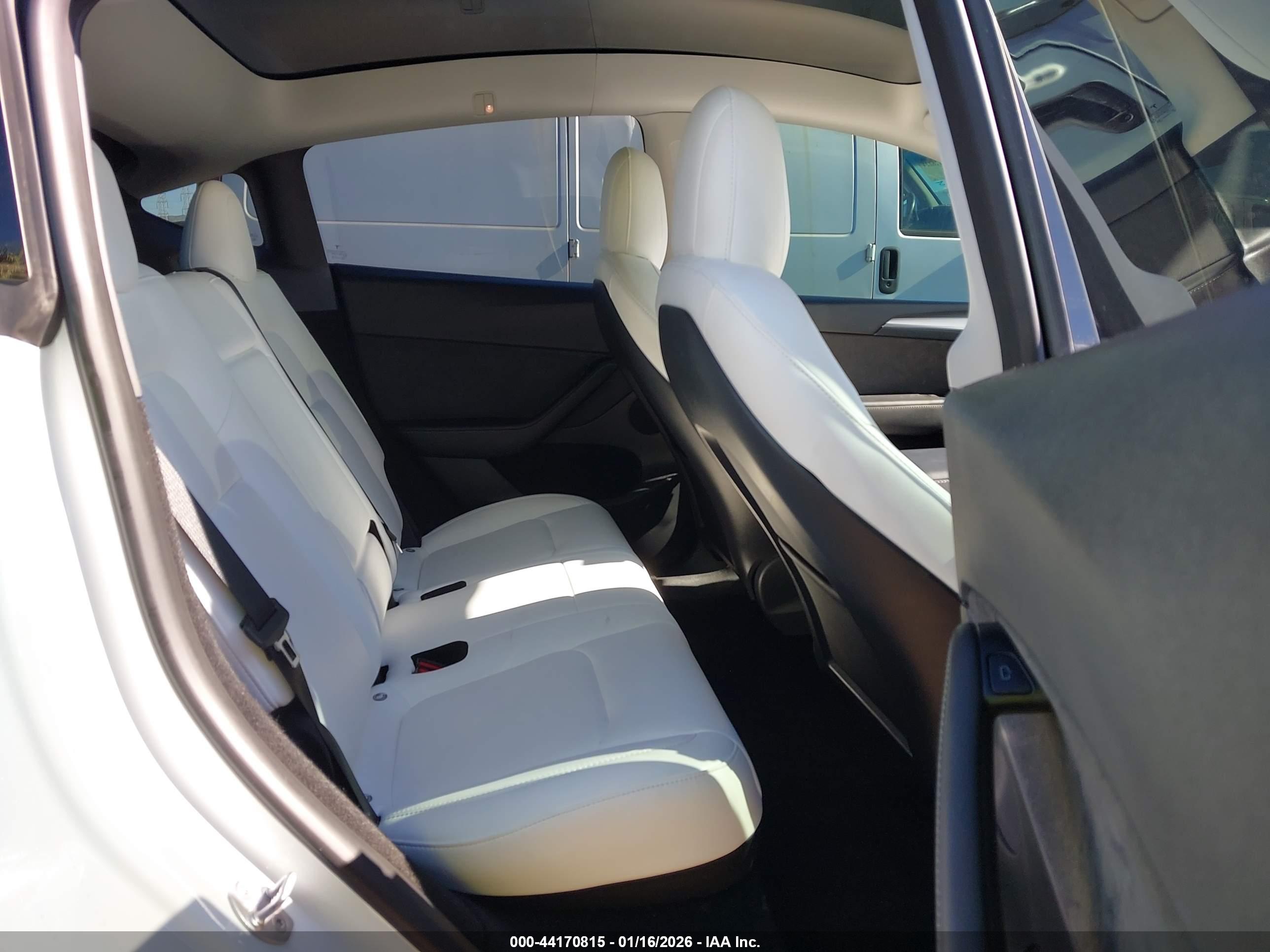 TESLA MODEL image 8