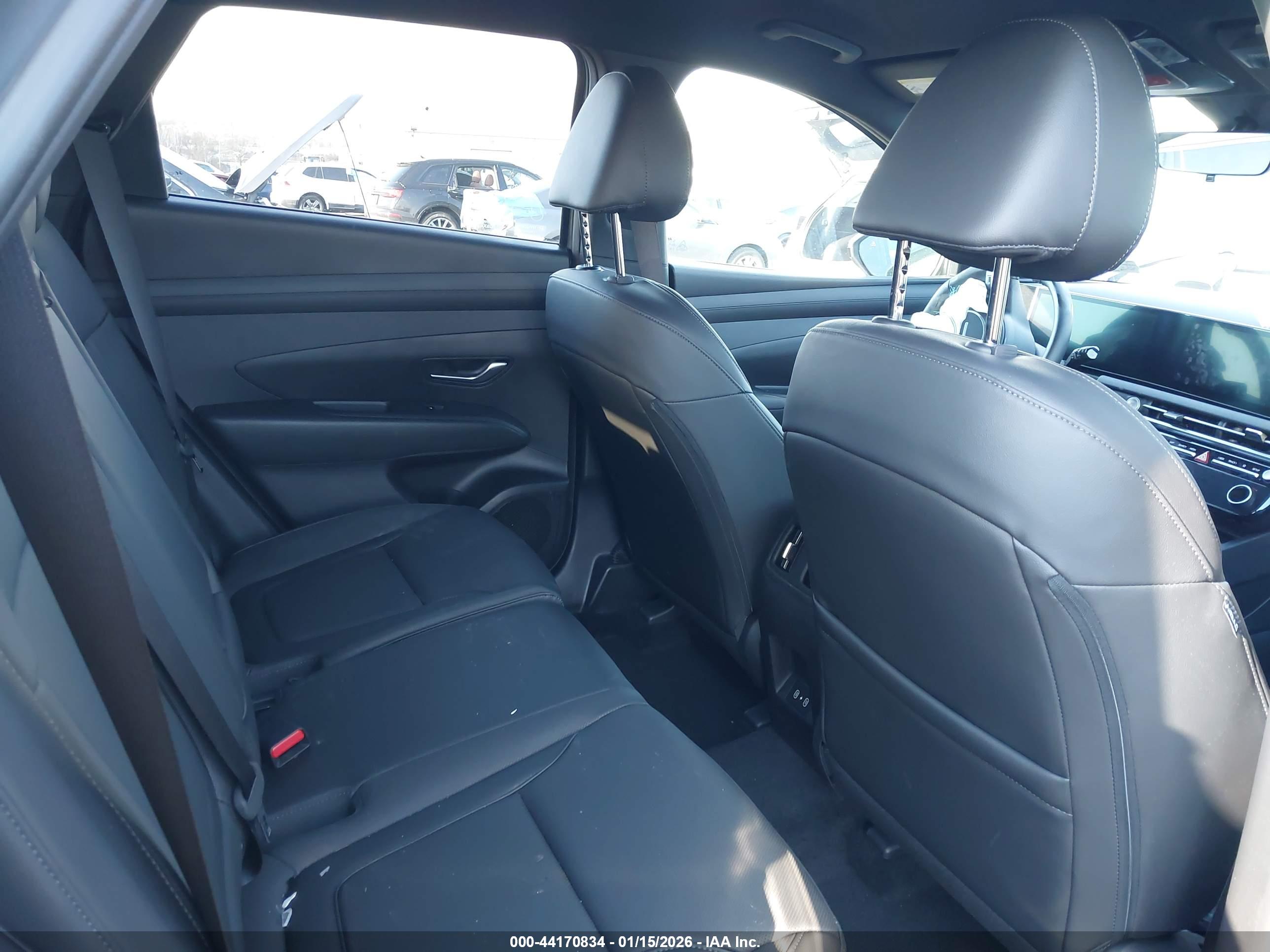 HYUNDAI TUCSON image 8