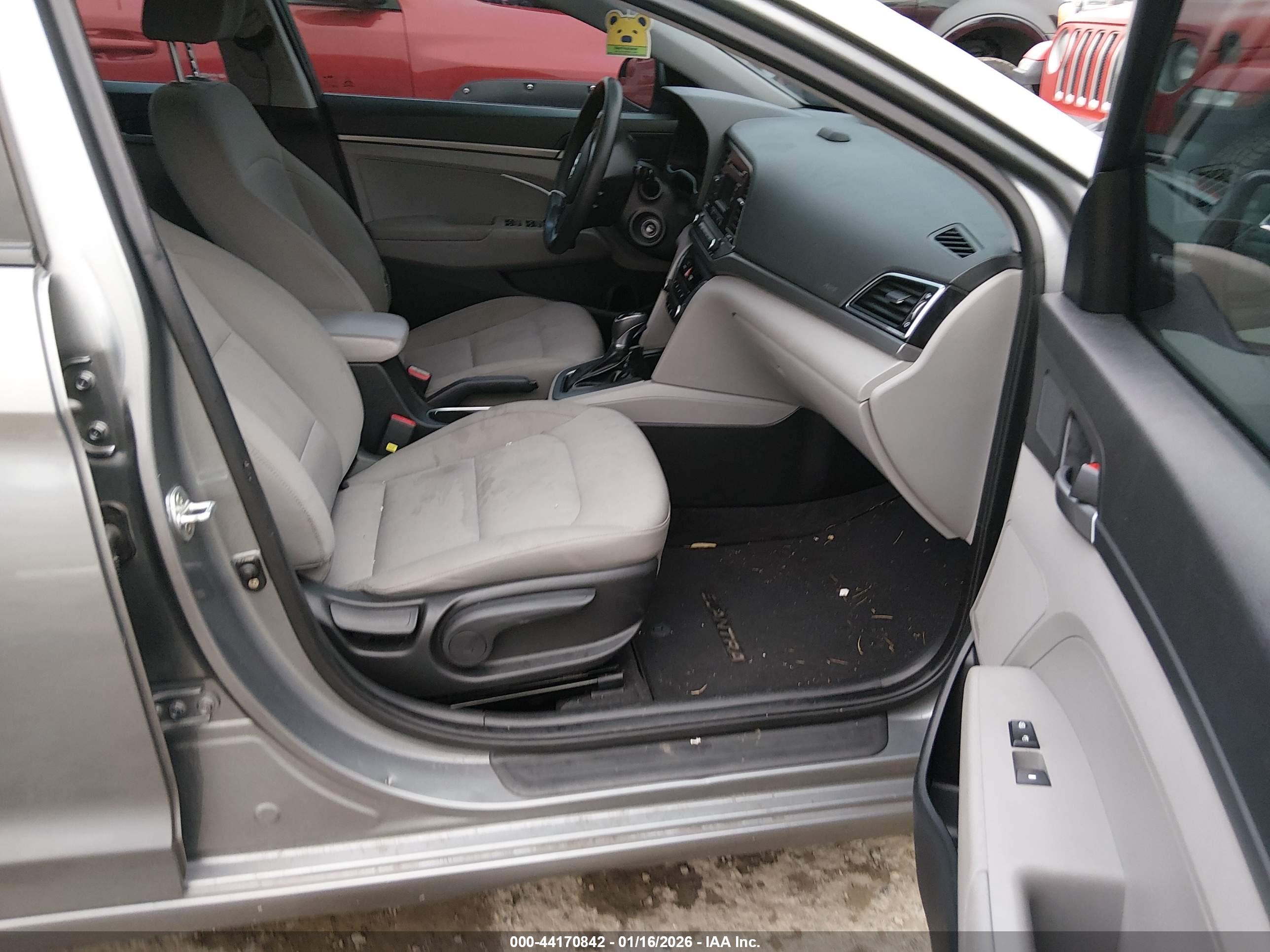 HYUNDAI ELANTRA image 5