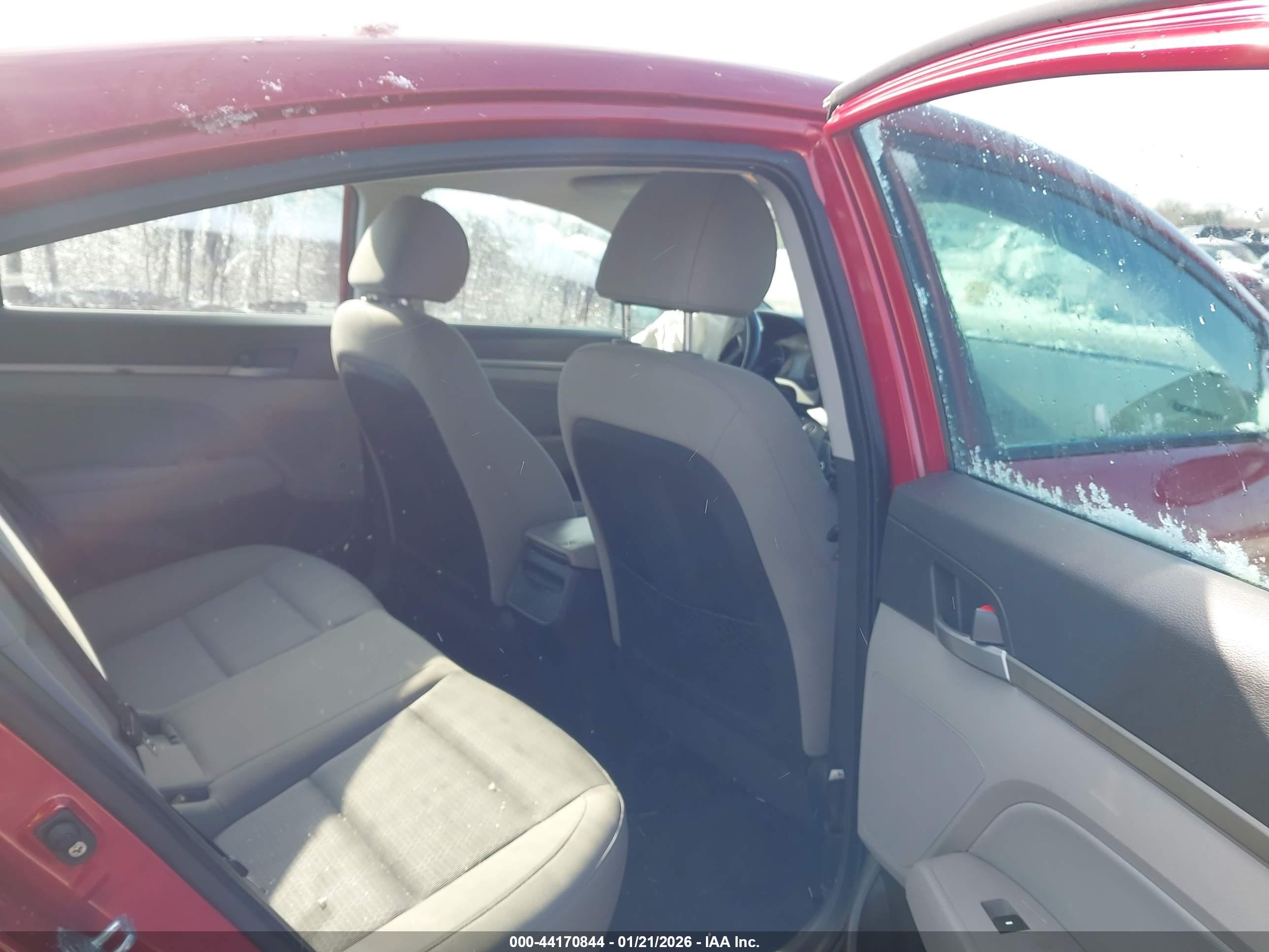 HYUNDAI ELANTRA image 8