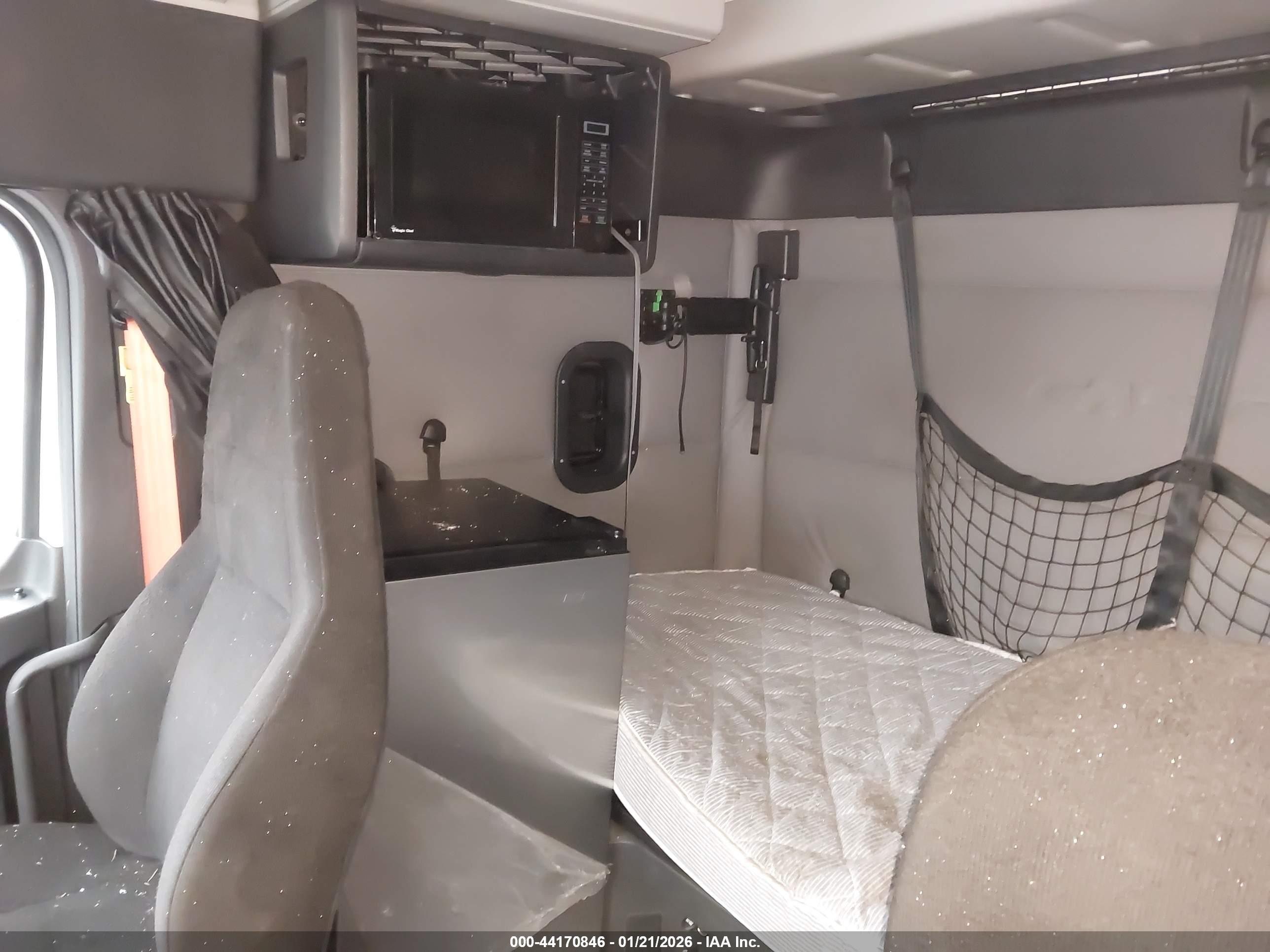 FREIGHTLINER NEW image 7