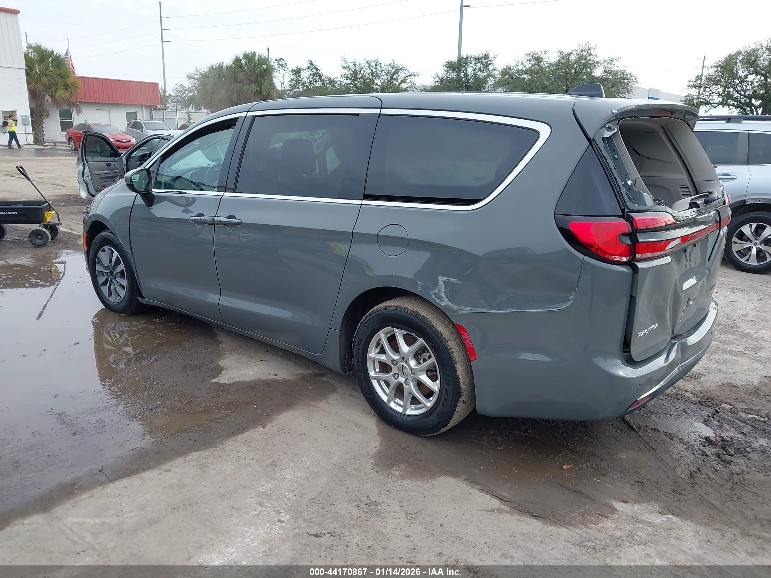 CHRYSLER PACIFICA image 3