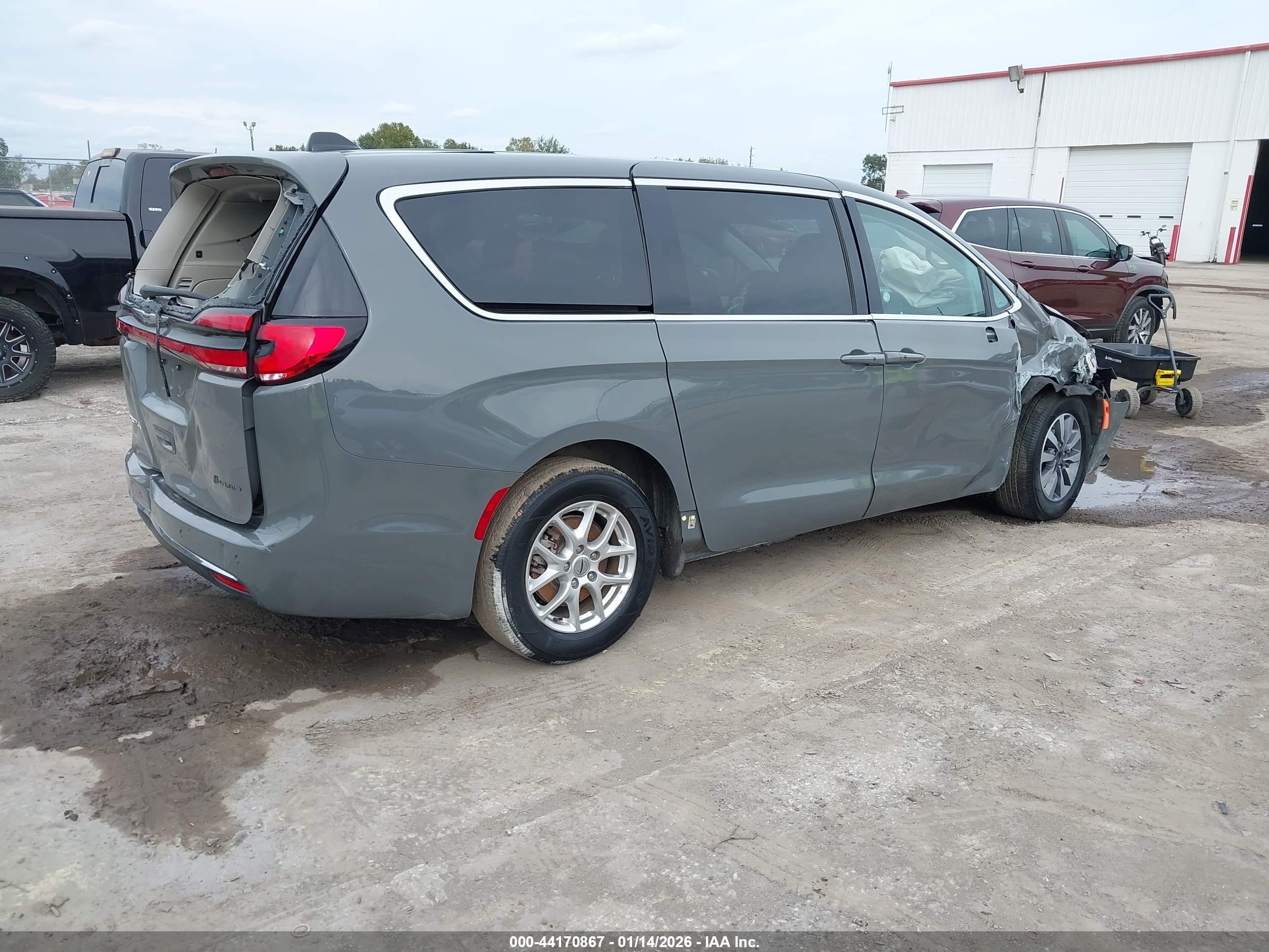 CHRYSLER PACIFICA image 4