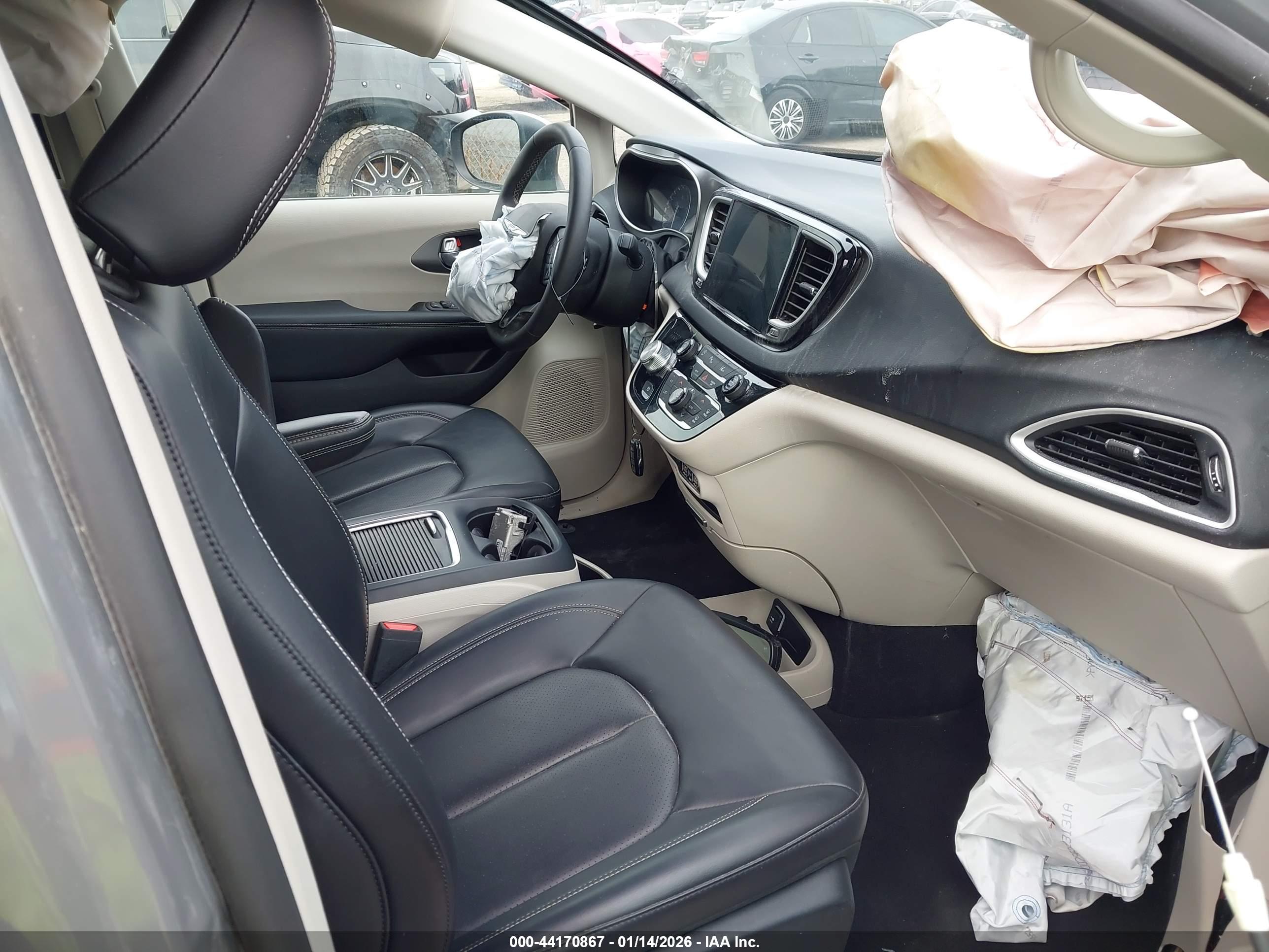 CHRYSLER PACIFICA image 5