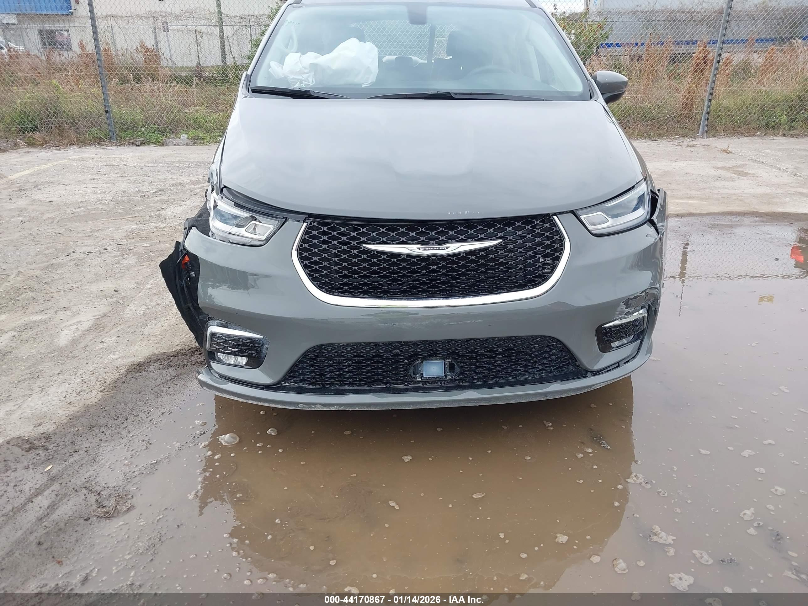 CHRYSLER PACIFICA image 6
