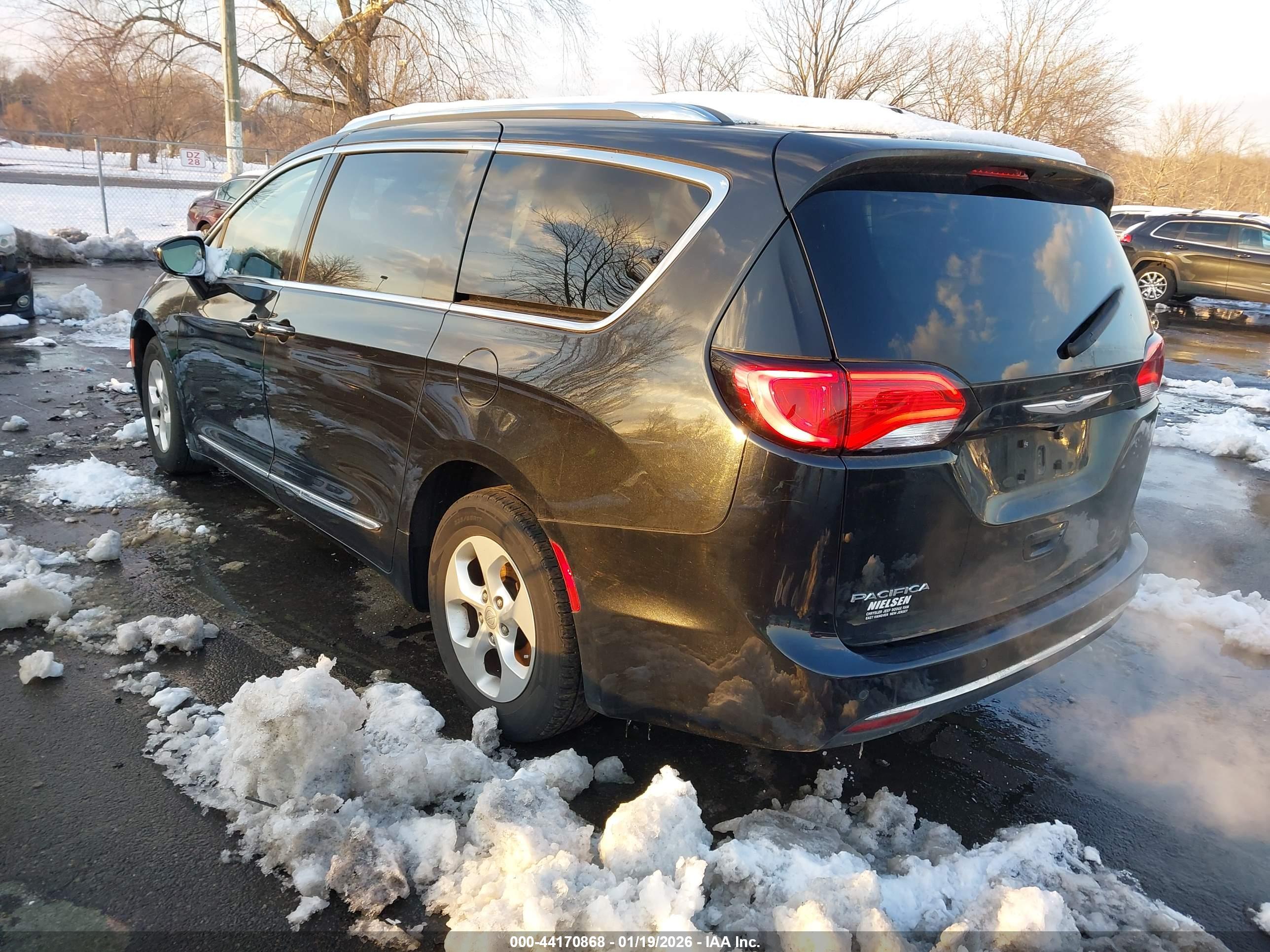 CHRYSLER PACIFICA image 3