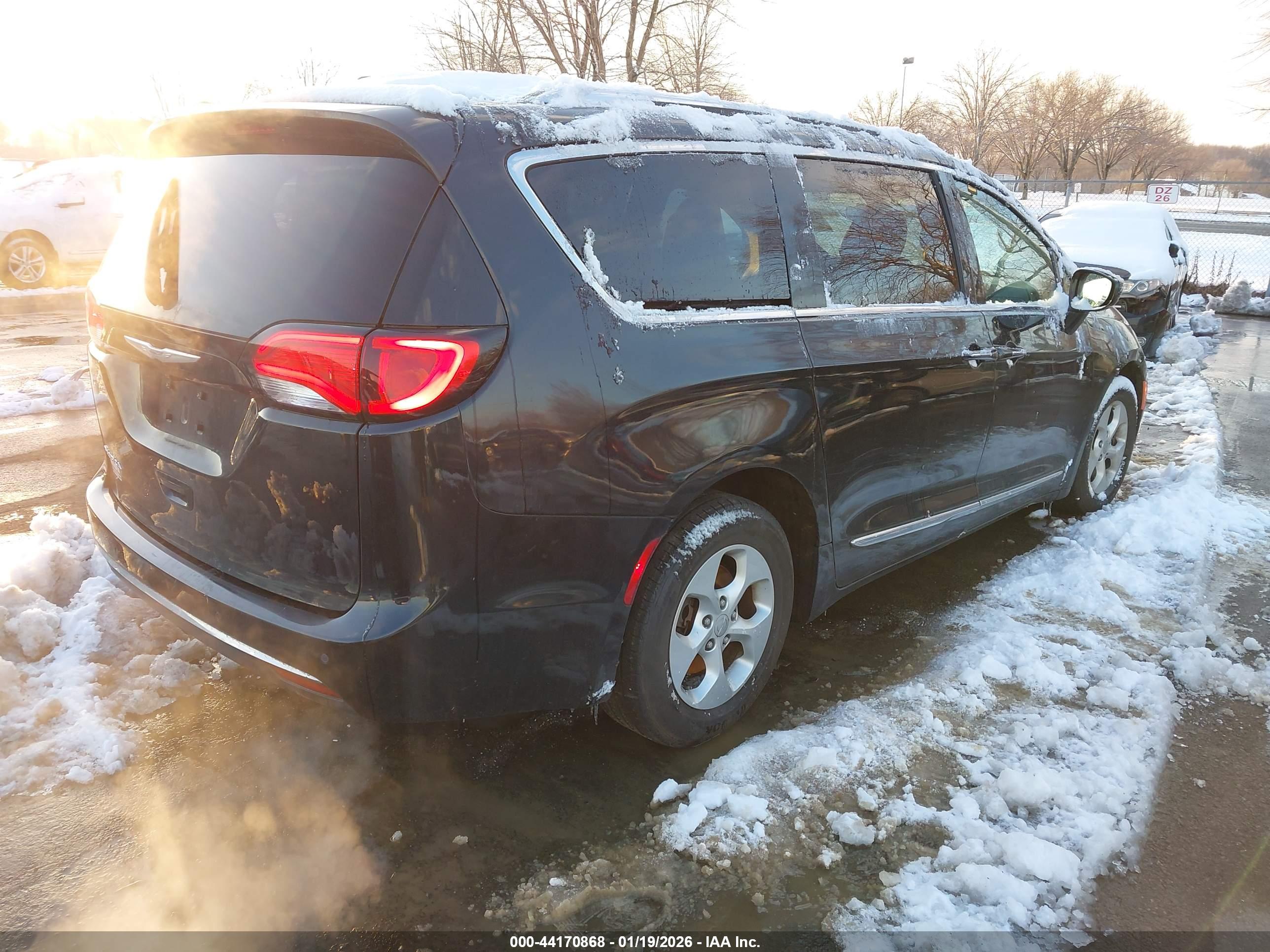 CHRYSLER PACIFICA image 4