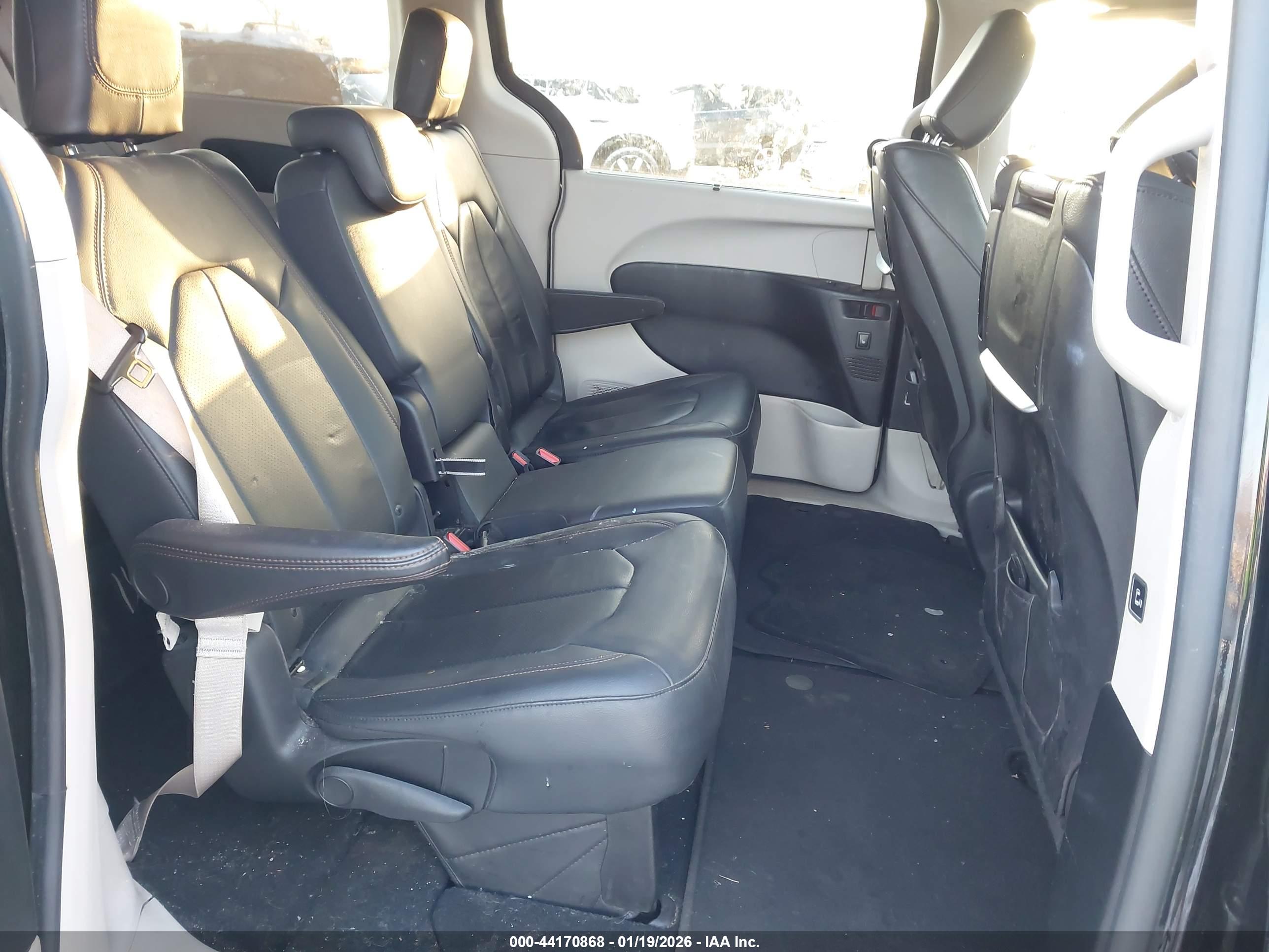 CHRYSLER PACIFICA image 8