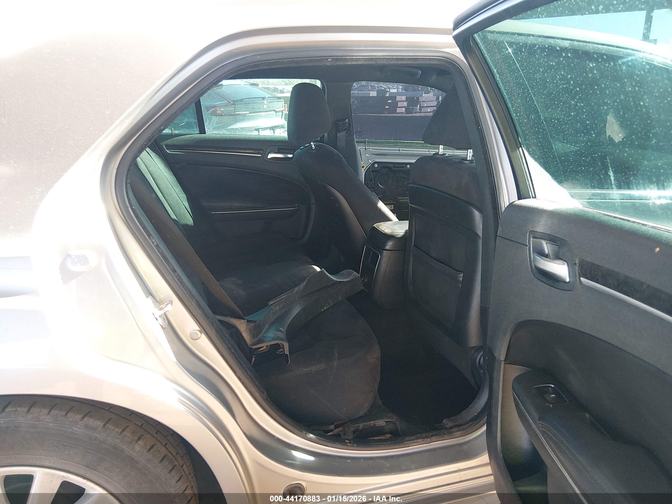 CHRYSLER 300 image 8