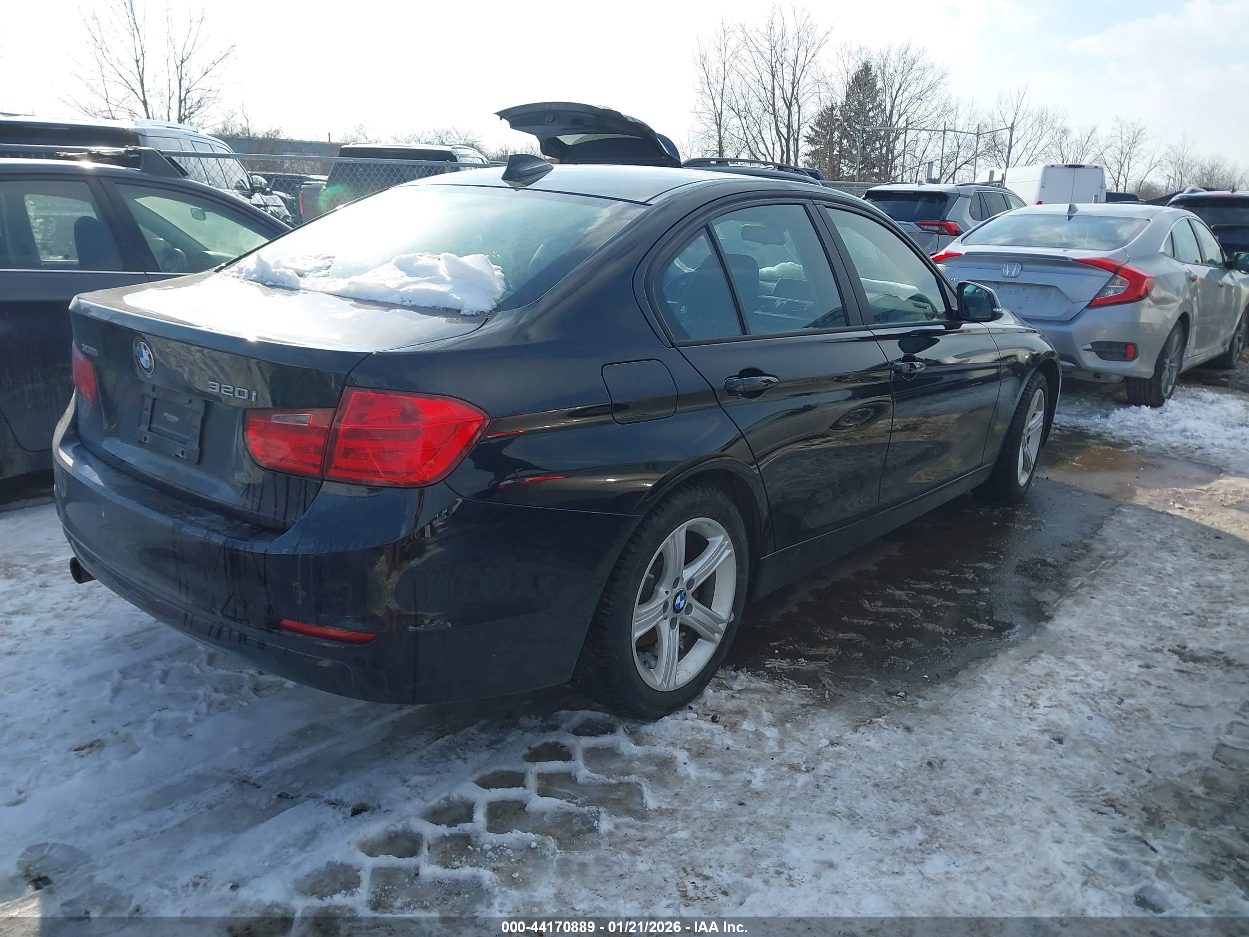 BMW 320I image 4