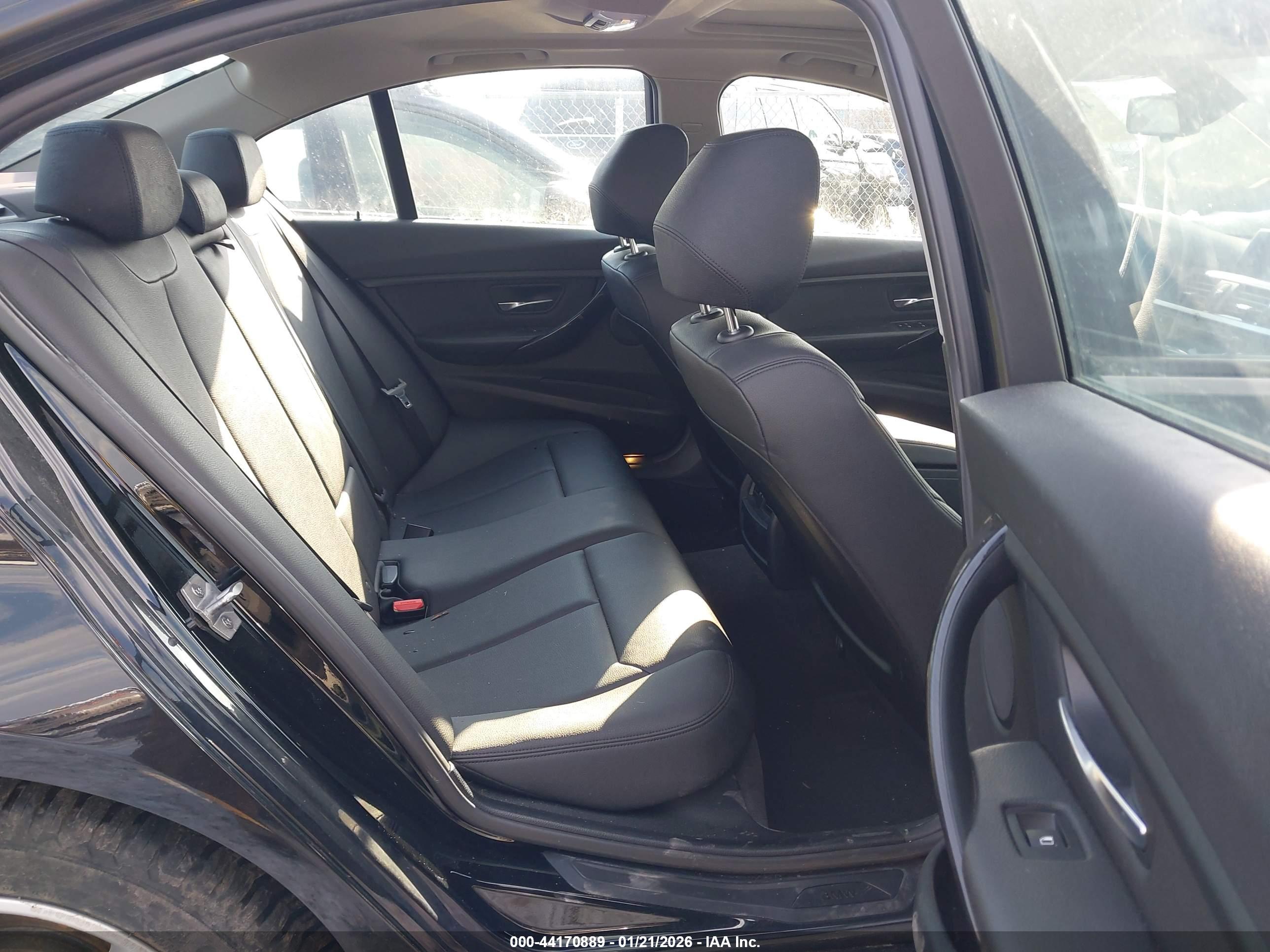 BMW 320I image 8