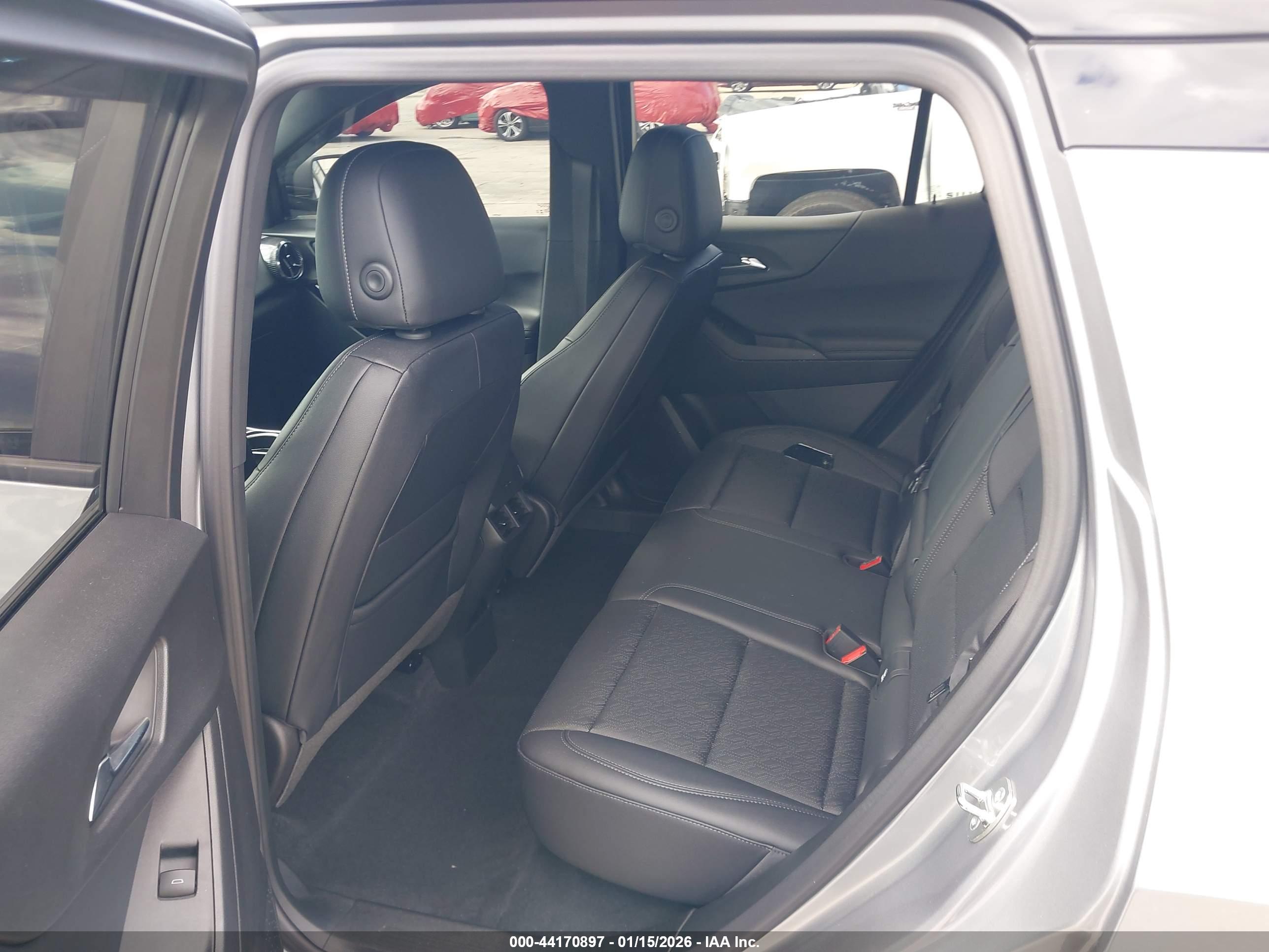 CHEVROLET EQUINOX image 8