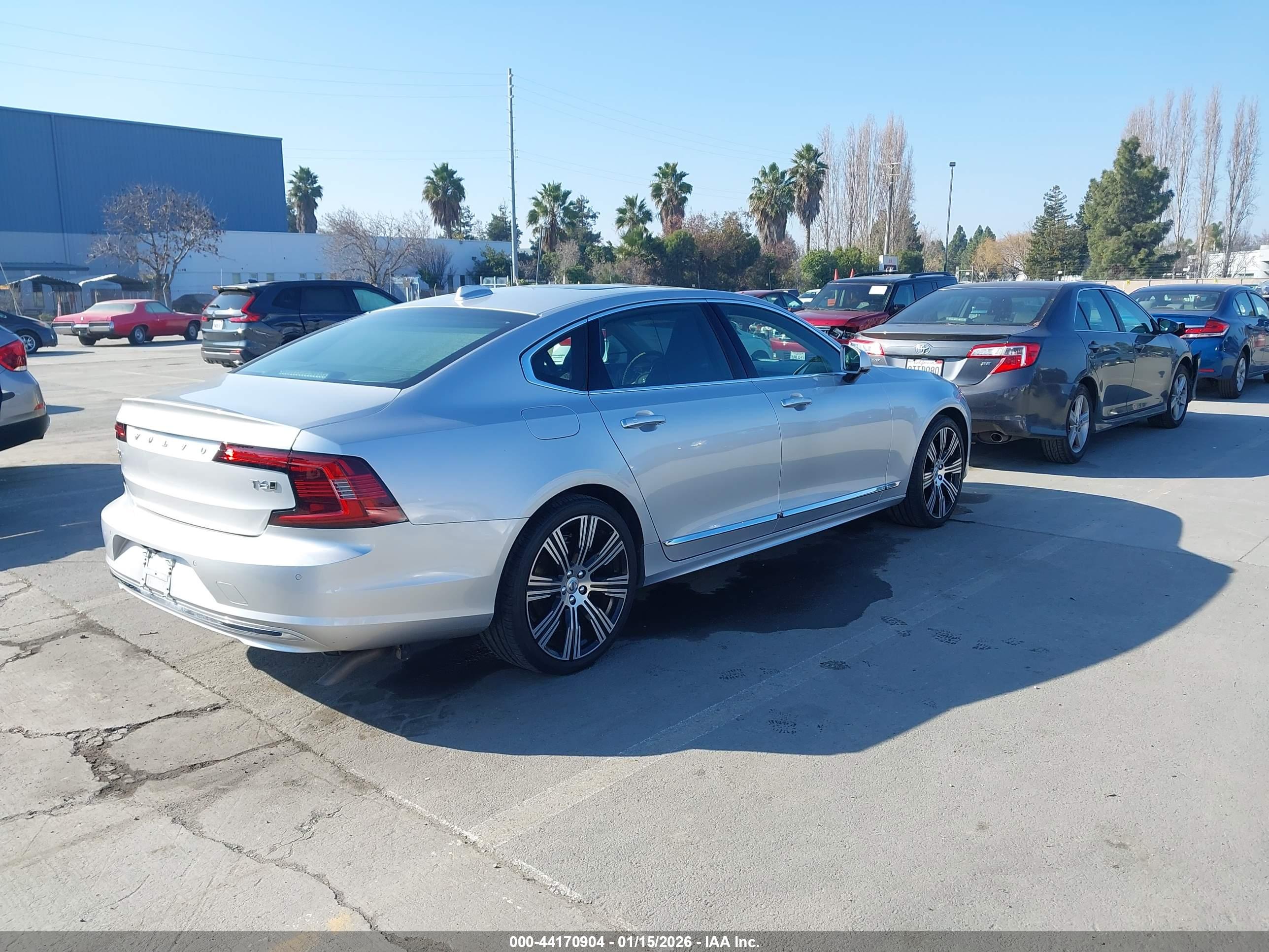 VOLVO S90 image 4